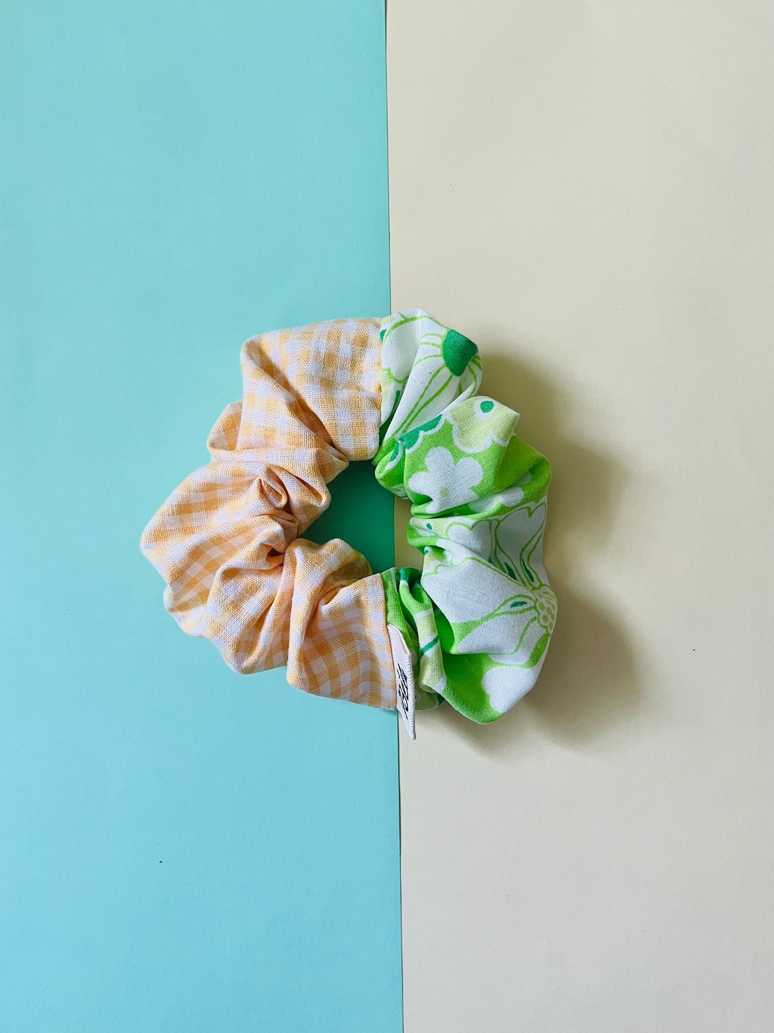 chouchou, accessoire cheveux, upcycling, tissu, couture, création française, made in france, ethique, fait main, modèle unique, boutique de créateurs, boutique nantaise, kapsule éphémère