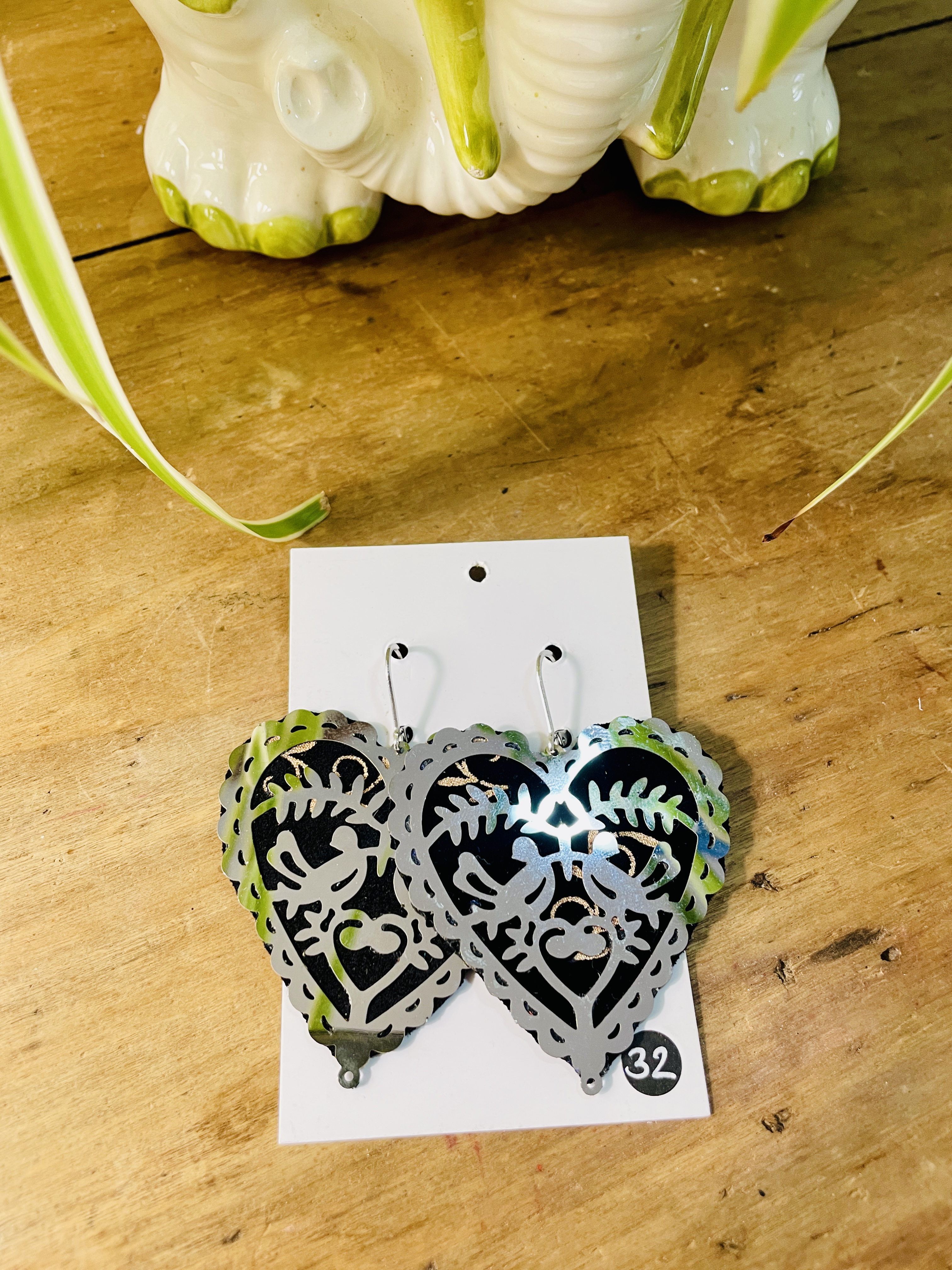 boucles d'oreilles, bijoux, tissu, cuir, revalorisation, upcycling, fait main, modèle unique, idée cadeau, création française, boutique de créateurs, boutique nantaise, kapsule ephemere