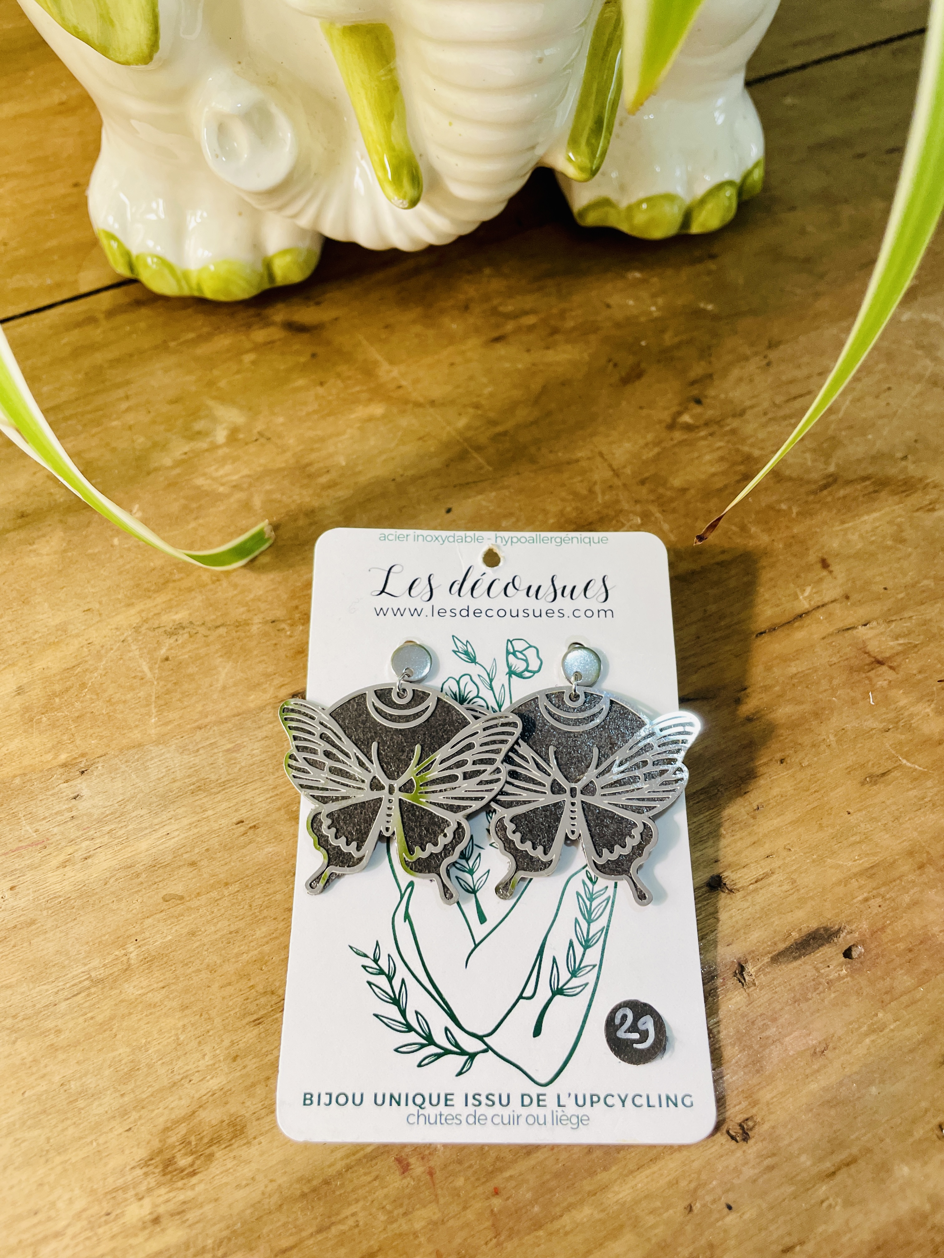 boucles d'oreilles, bijoux, tissu, cuir, revalorisation, upcycling, fait main, modèle unique, idée cadeau, création française, boutique de créateurs, boutique nantaise, kapsule ephemere