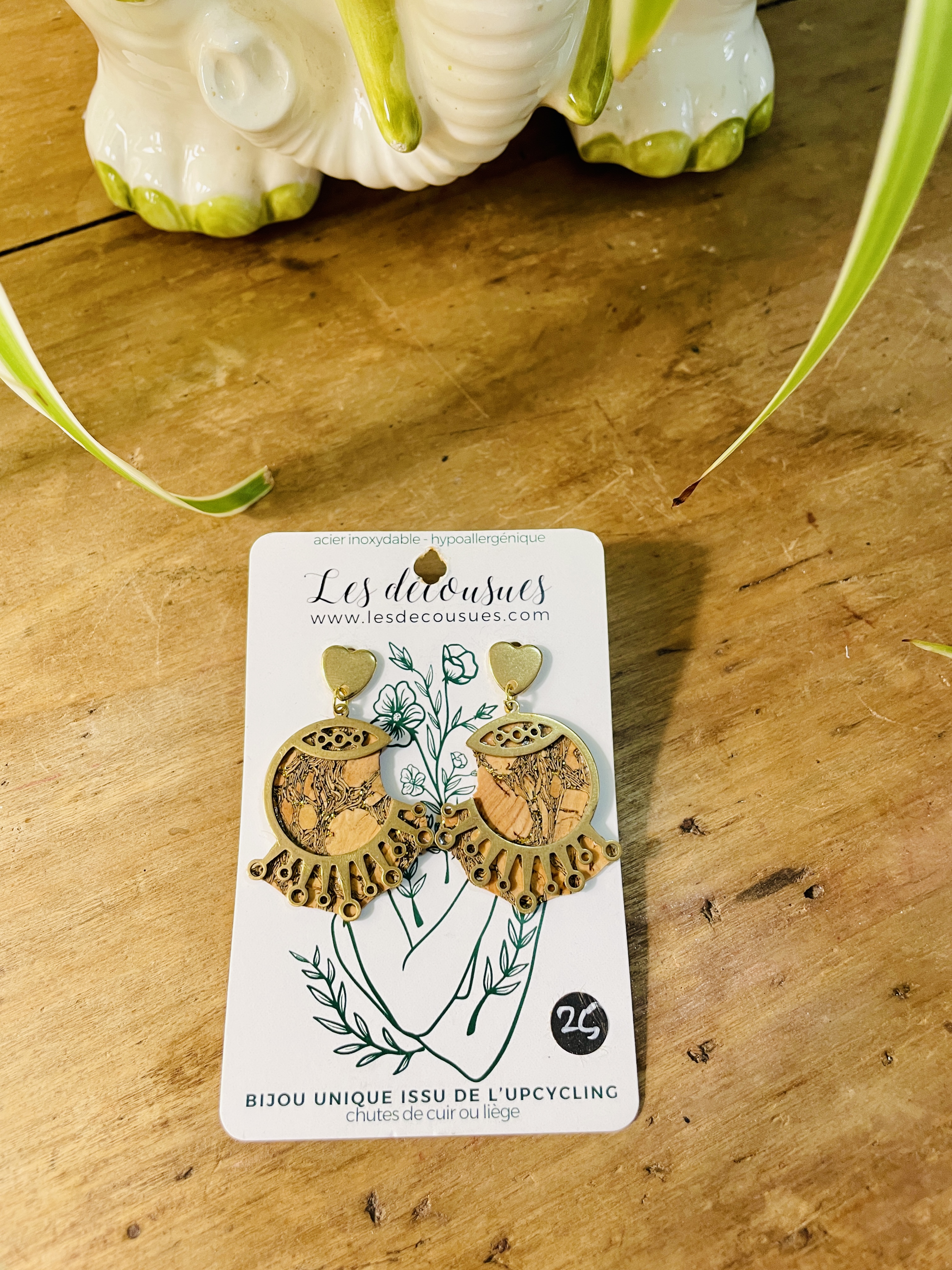 boucles d'oreilles, bijoux, tissu, cuir, revalorisation, upcycling, fait main, modèle unique, idée cadeau, création française, boutique de créateurs, boutique nantaise, kapsule ephemere