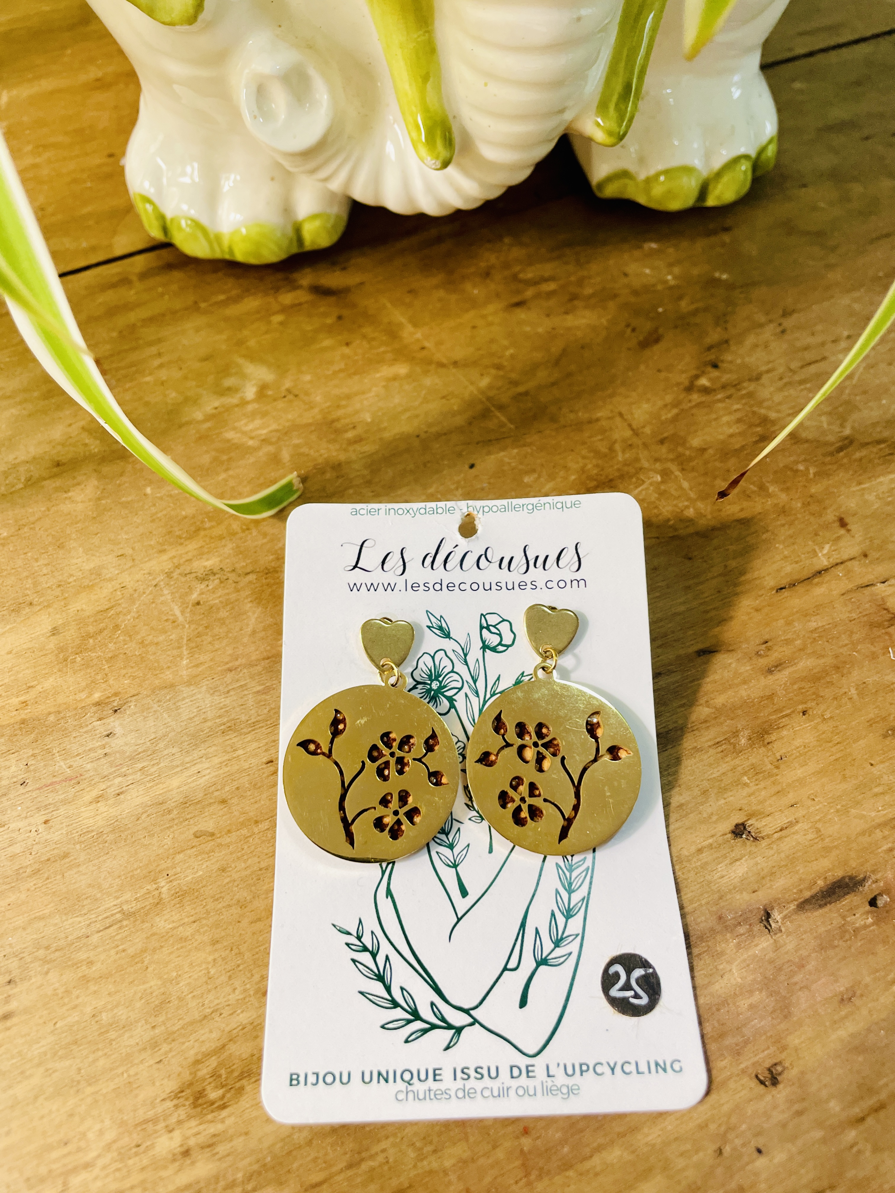 boucles d'oreilles, bijoux, tissu, cuir, revalorisation, upcycling, fait main, modèle unique, idée cadeau, création française, boutique de créateurs, boutique nantaise, kapsule ephemere