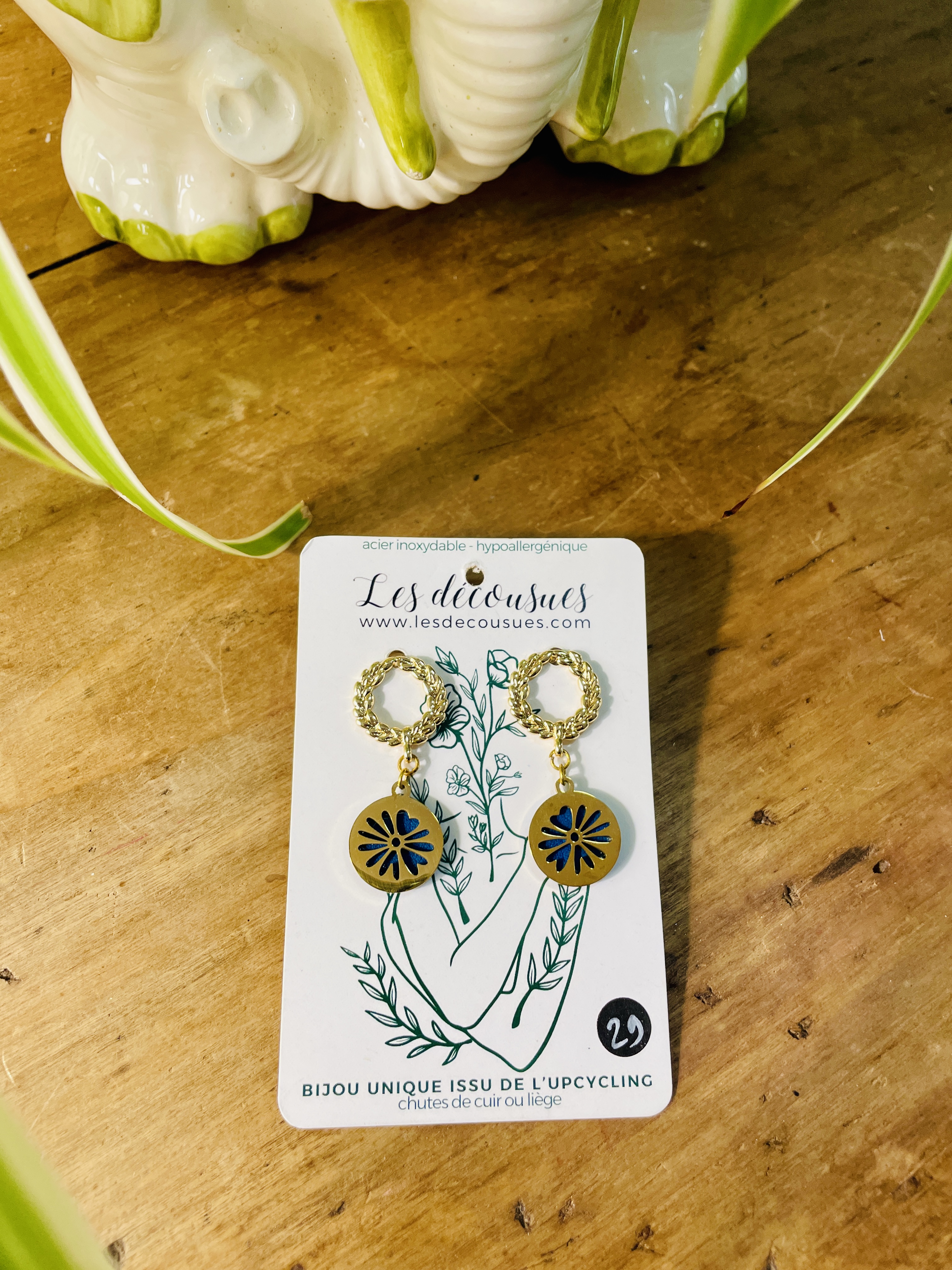 boucles d'oreilles, bijoux, tissu, cuir, revalorisation, upcycling, fait main, modèle unique, idée cadeau, création française, boutique de créateurs, boutique nantaise, kapsule ephemere