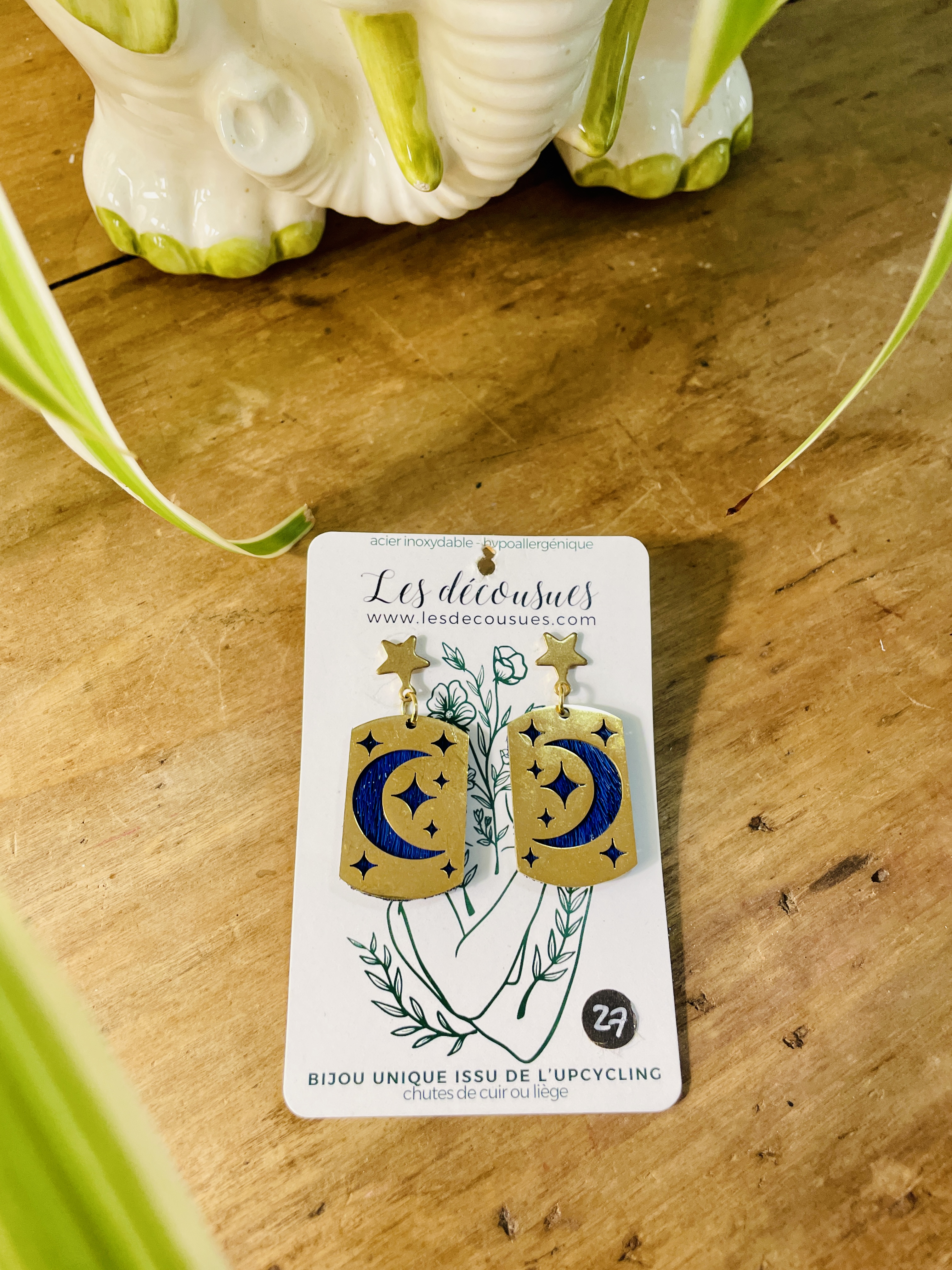 boucles d'oreilles, bijoux, tissu, cuir, revalorisation, upcycling, fait main, modèle unique, idée cadeau, création française, boutique de créateurs, boutique nantaise, kapsule ephemere