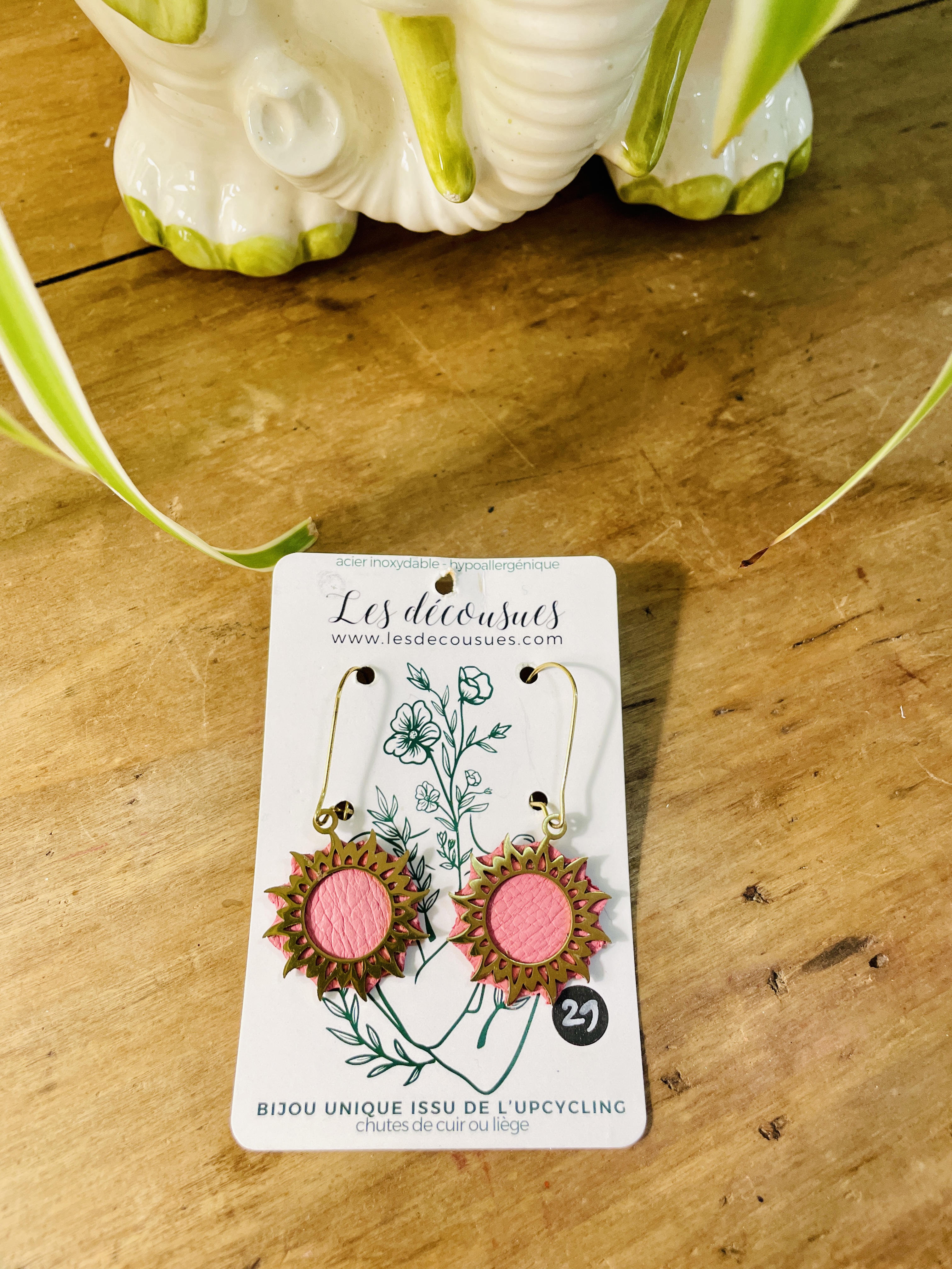 boucles d'oreilles, bijoux, tissu, cuir, revalorisation, upcycling, fait main, modèle unique, idée cadeau, création française, boutique de créateurs, boutique nantaise, kapsule ephemere