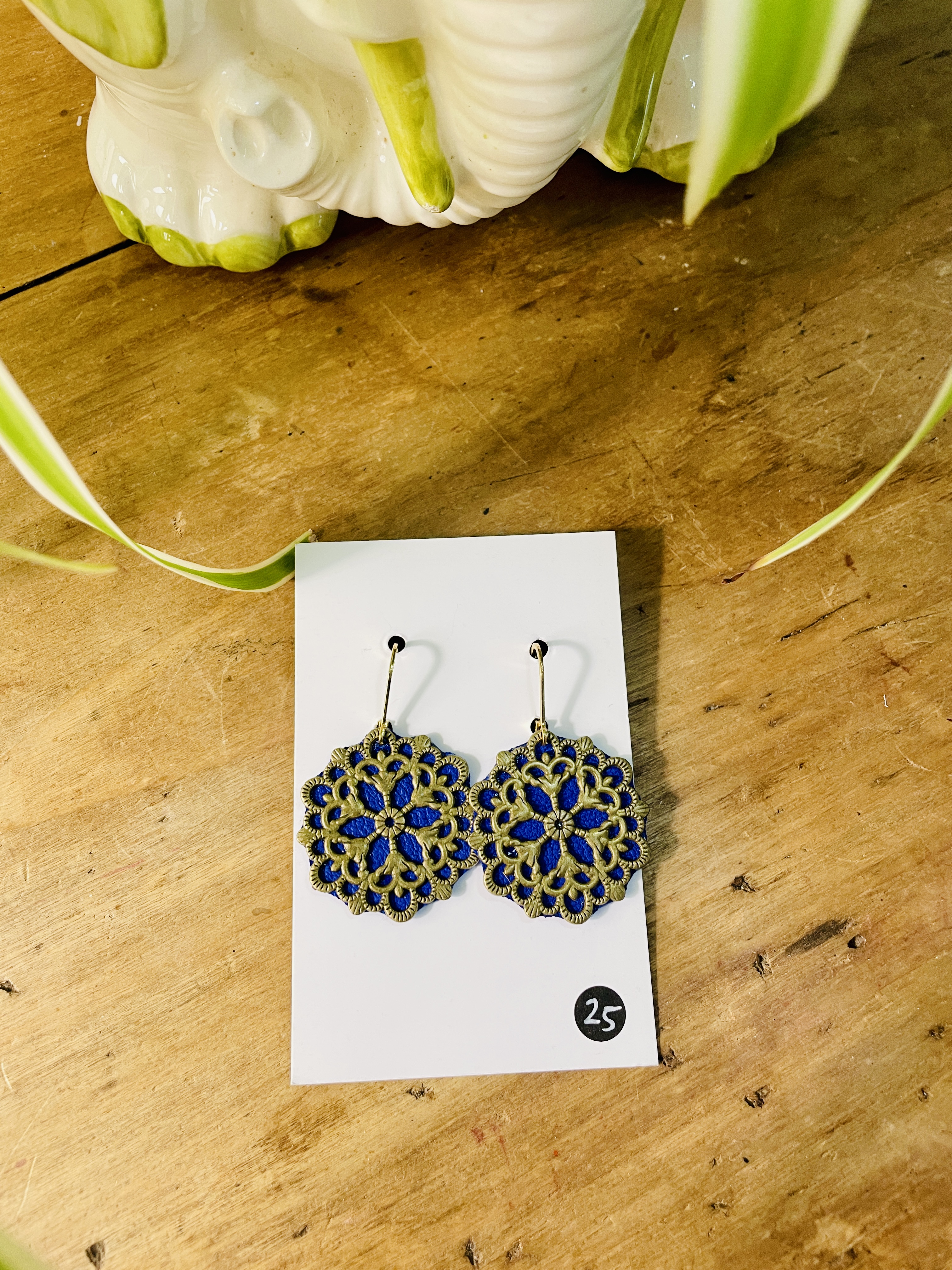 boucles d'oreilles, bijoux, tissu, cuir, revalorisation, upcycling, fait main, modèle unique, idée cadeau, création française, boutique de créateurs, boutique nantaise, kapsule ephemere
