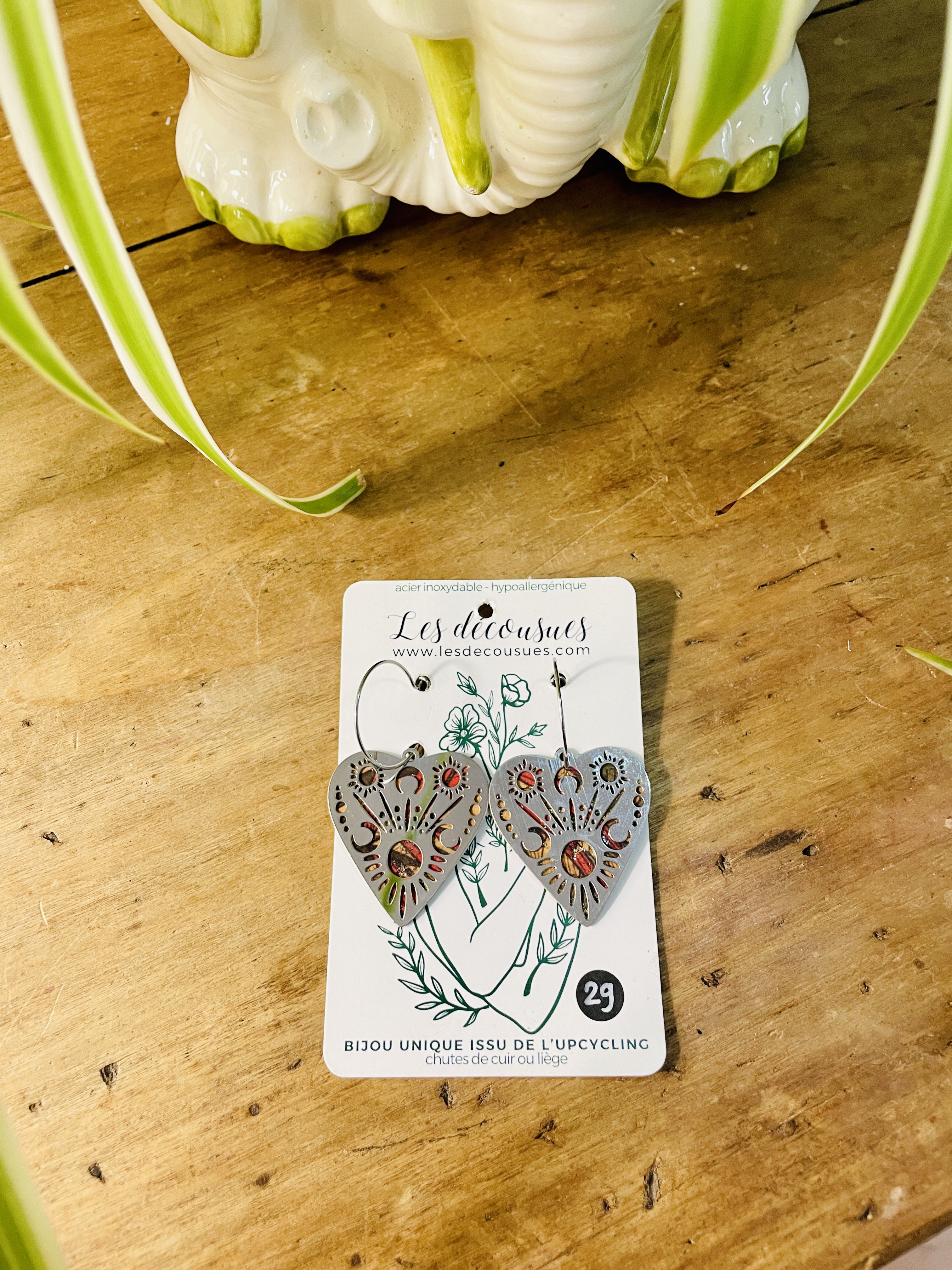 boucles d'oreilles, bijoux, tissu, cuir, revalorisation, upcycling, fait main, modèle unique, idée cadeau, création française, boutique de créateurs, boutique nantaise, kapsule ephemere