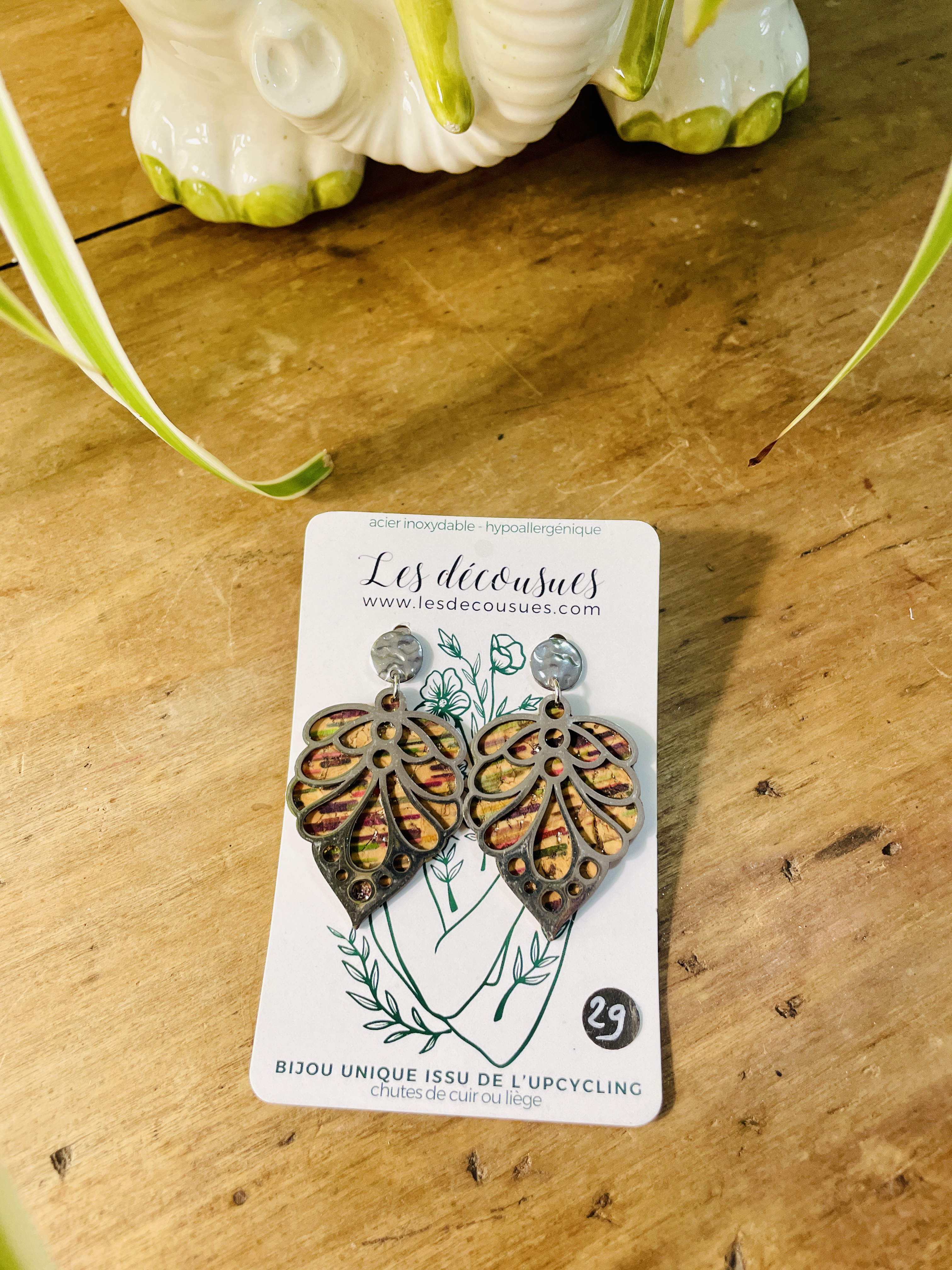 boucles d'oreilles, bijoux, tissu, cuir, revalorisation, upcycling, fait main, modèle unique, idée cadeau, création française, boutique de créateurs, boutique nantaise, kapsule ephemere