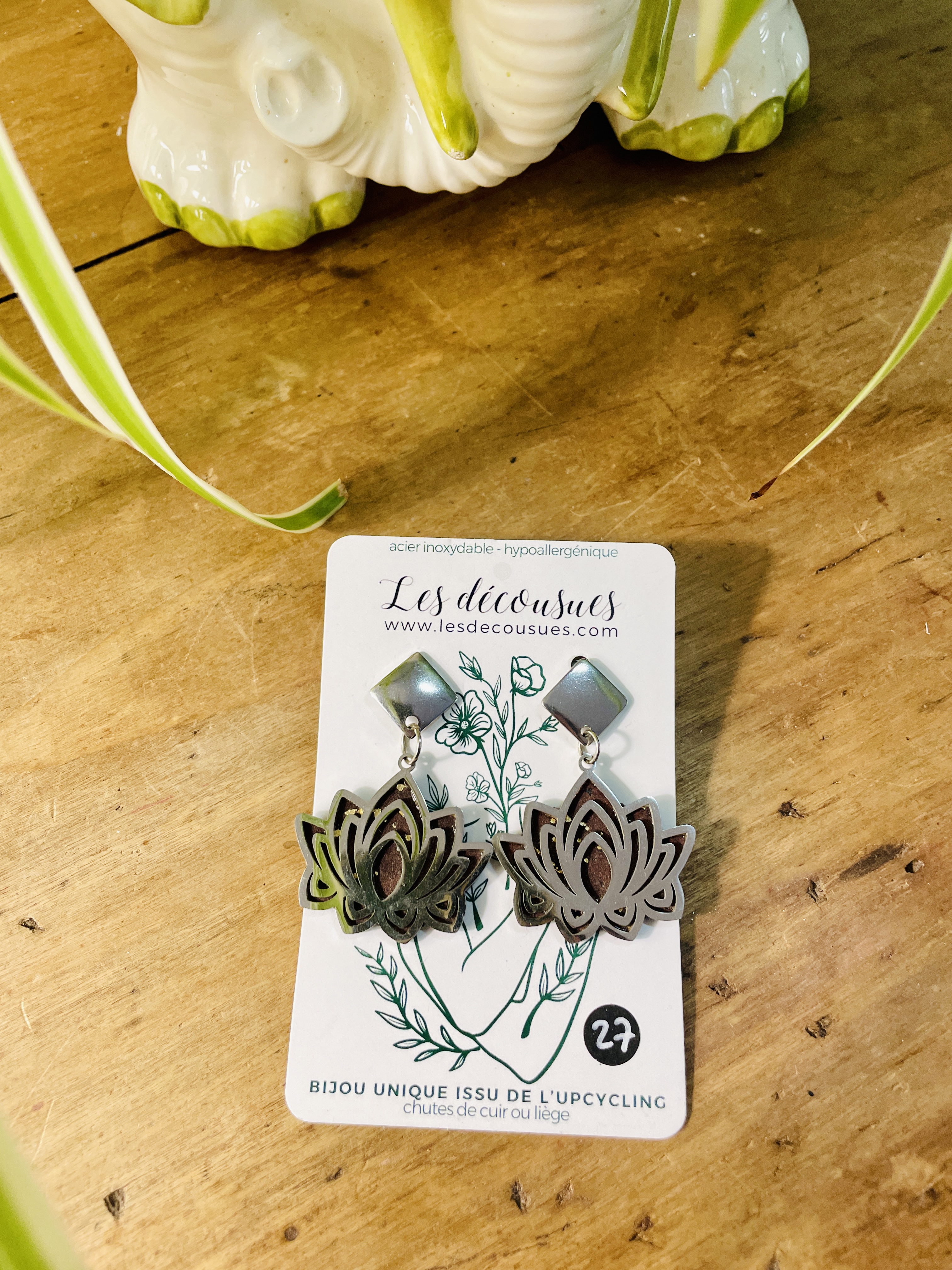 boucles d'oreilles, bijoux, tissu, cuir, revalorisation, upcycling, fait main, modèle unique, idée cadeau, création française, boutique de créateurs, boutique nantaise, kapsule ephemere