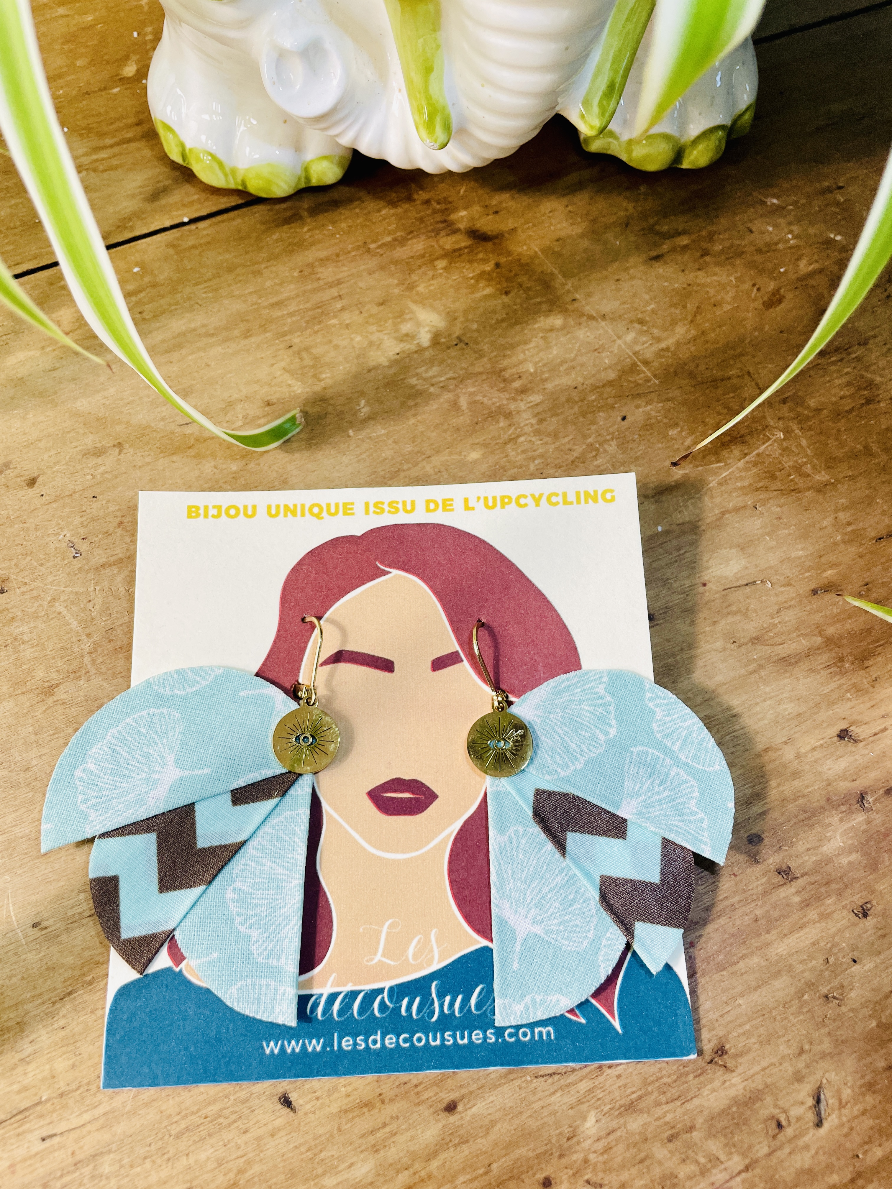 boucles d'oreilles, bijoux, tissu, cuir, revalorisation, upcycling, fait main, modèle unique, idée cadeau, création française, boutique de créateurs, boutique nantaise, kapsule ephemere