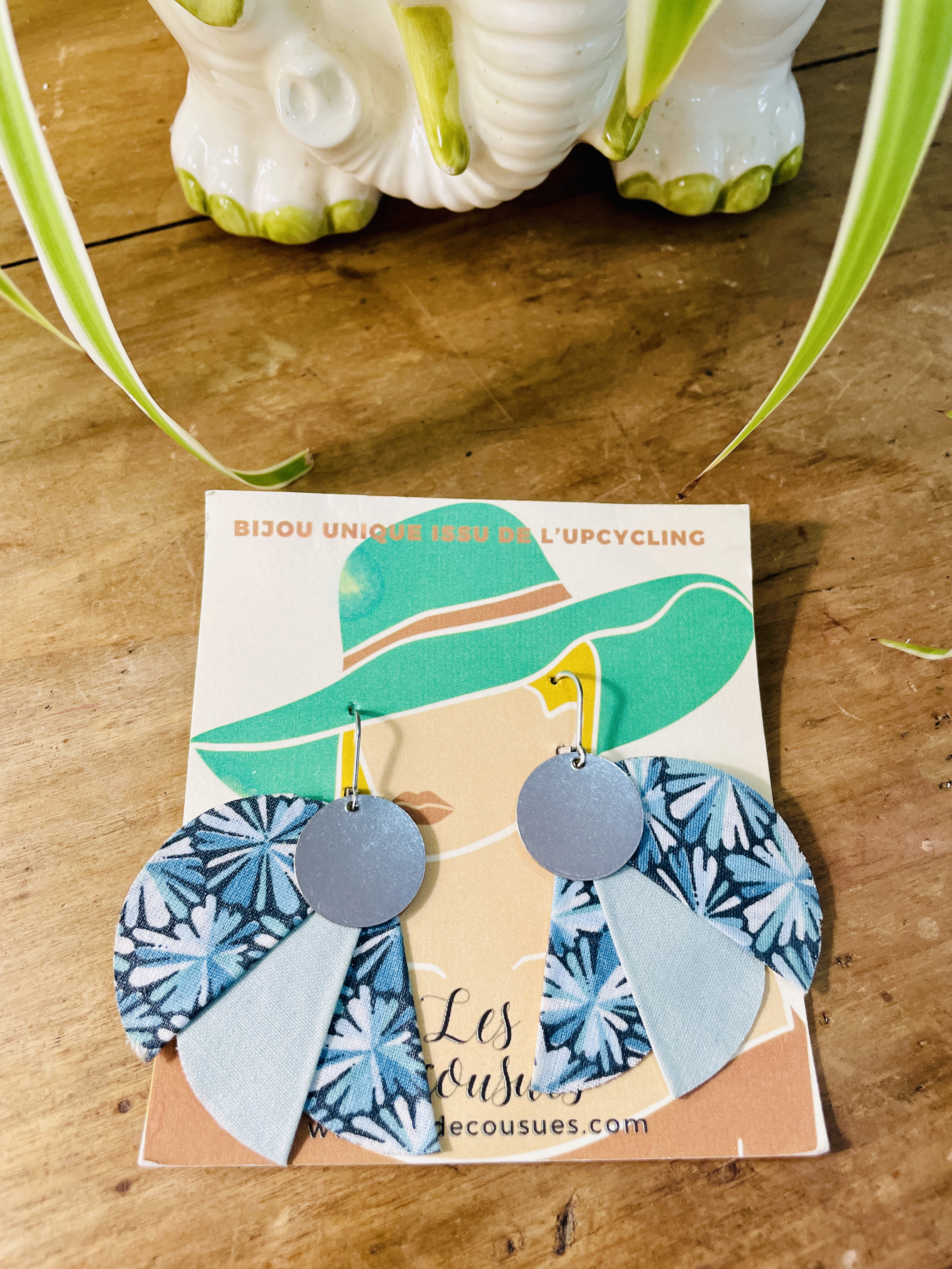 boucles d'oreilles, bijoux, tissu, cuir, revalorisation, upcycling, fait main, modèle unique, idée cadeau, création française, boutique de créateurs, boutique nantaise, kapsule ephemere