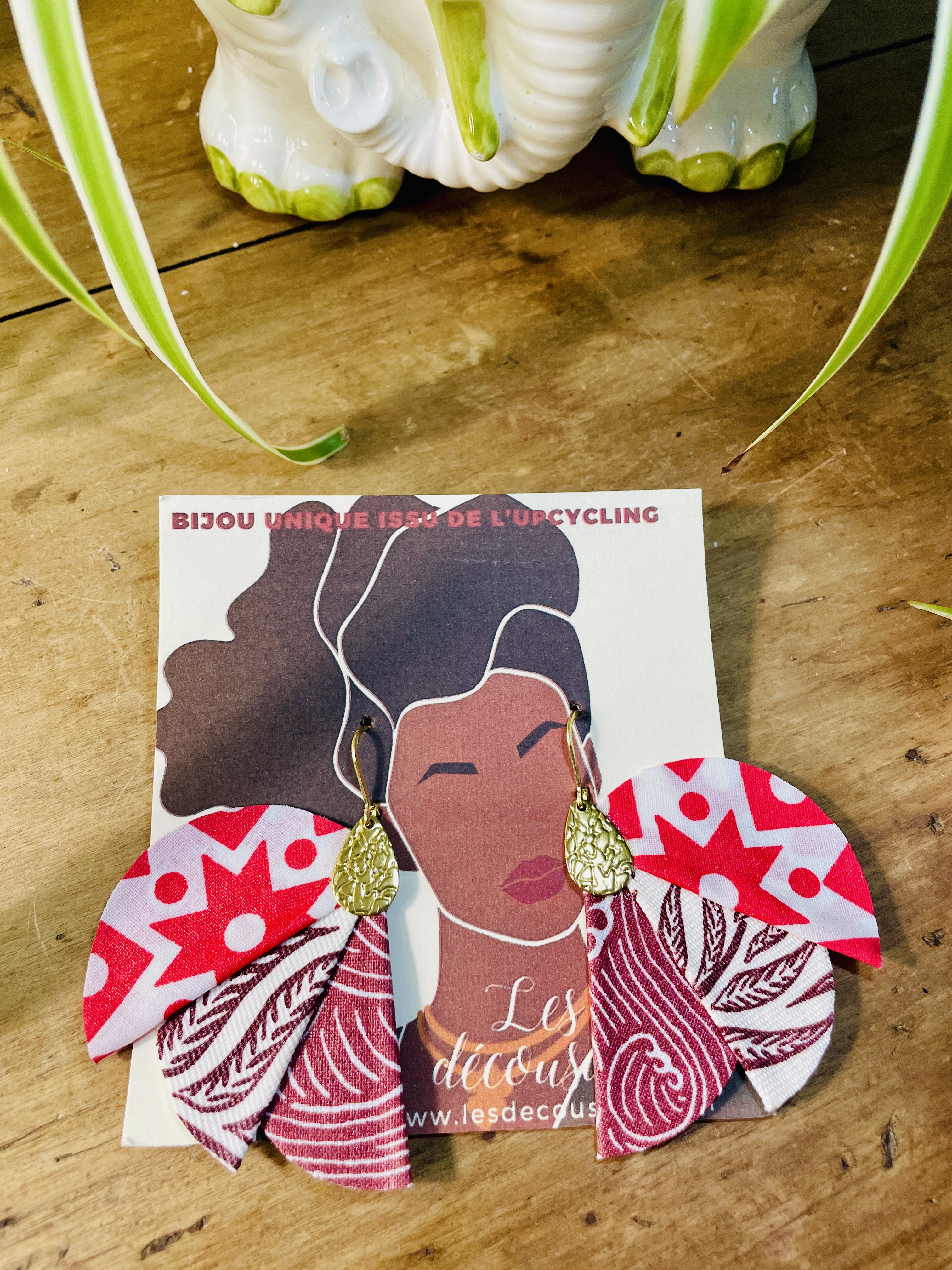 boucles d'oreilles, bijoux, tissu, cuir, revalorisation, upcycling, fait main, modèle unique, idée cadeau, création française, boutique de créateurs, boutique nantaise, kapsule ephemere