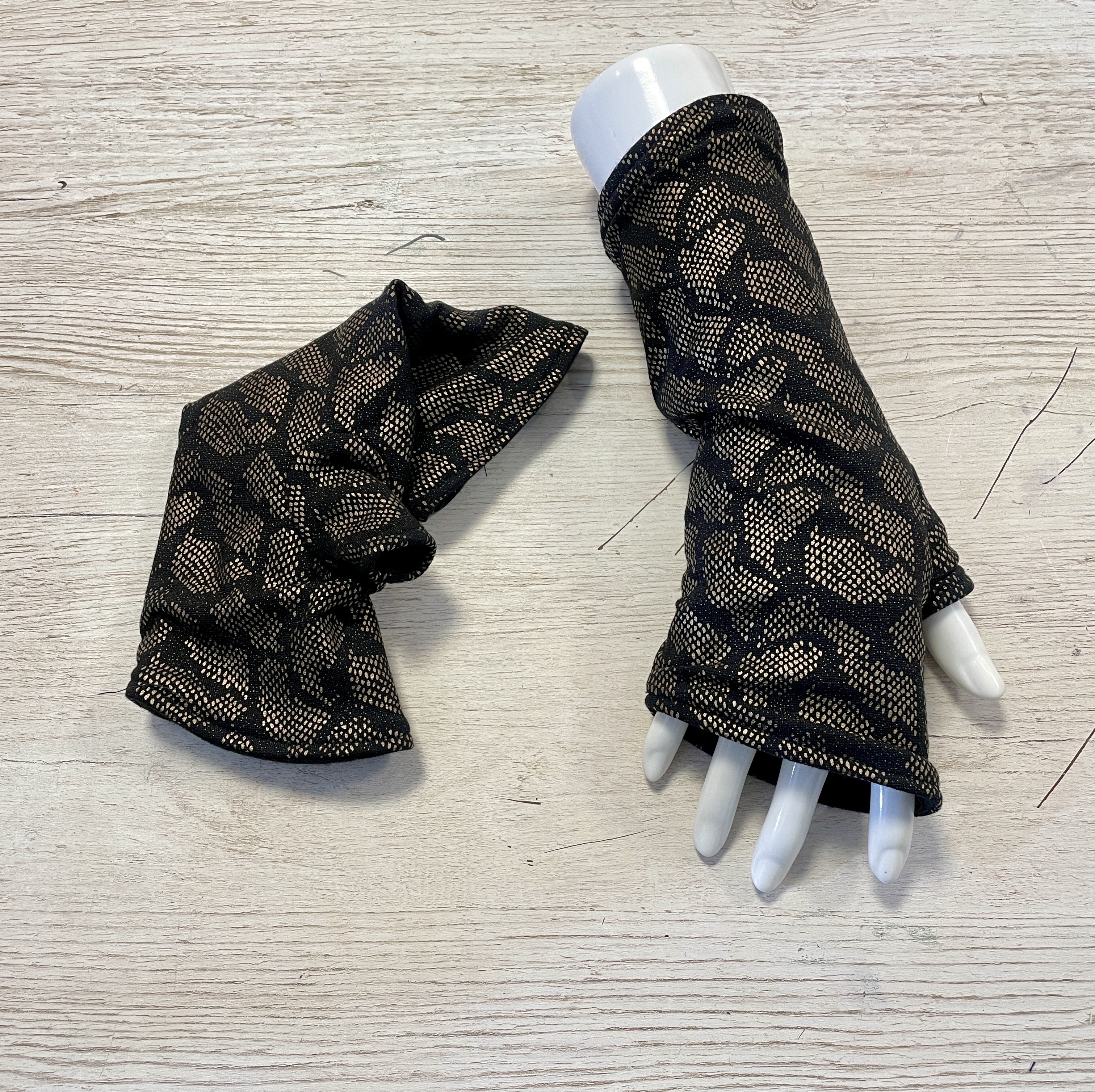 chèche, écharpe, foulard, gant, mitaine, fait main, créatrice française, made in france, idée cadeau, cadeau de noël, boutique de créateurs, boutique nantaise, kapsule éphémère