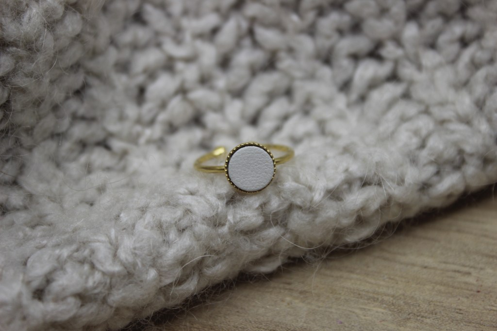 créoles, boucles d'oreilles, bijoux, cuir, créatrice, made in france, fait main, idée cadeau, boutique de créateurs, boutique nantaise, nantes, kapsule éphémère