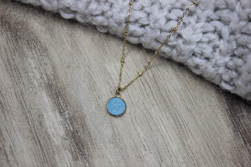 créoles, boucles d'oreilles, bijoux, cuir, créatrice, made in france, fait main, idée cadeau, boutique de créateurs, boutique nantaise, nantes, kapsule éphémère