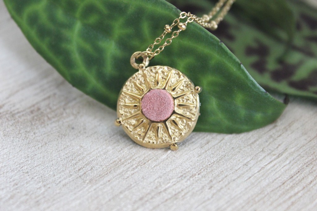 créoles, boucles d'oreilles, bijoux, cuir, créatrice, made in france, fait main, idée cadeau, boutique de créateurs, boutique nantaise, nantes, kapsule éphémère