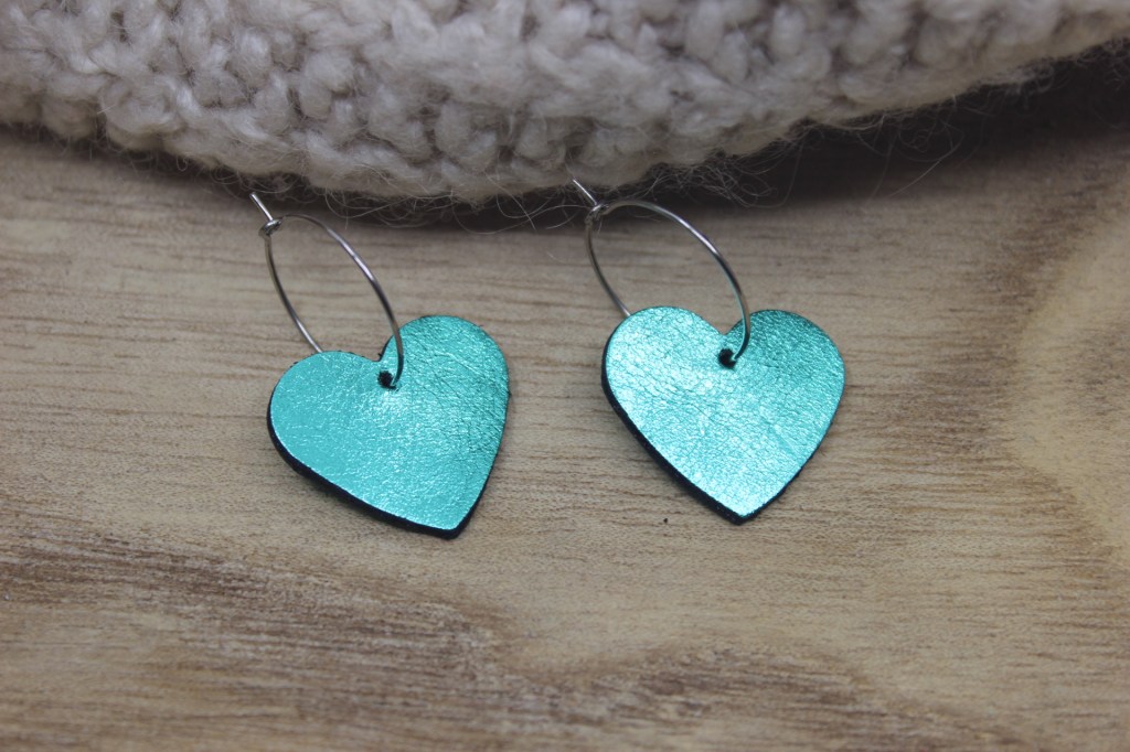 créoles, boucles d'oreilles, bijoux, cuir, créatrice, made in france, fait main, idée cadeau, boutique de créateurs, boutique nantaise, nantes, kapsule éphémère