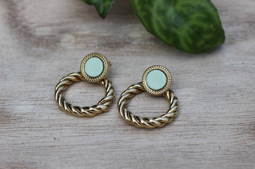 créoles, boucles d'oreilles, bijoux, cuir, créatrice, made in france, fait main, idée cadeau, boutique de créateurs, boutique nantaise, nantes, kapsule éphémère