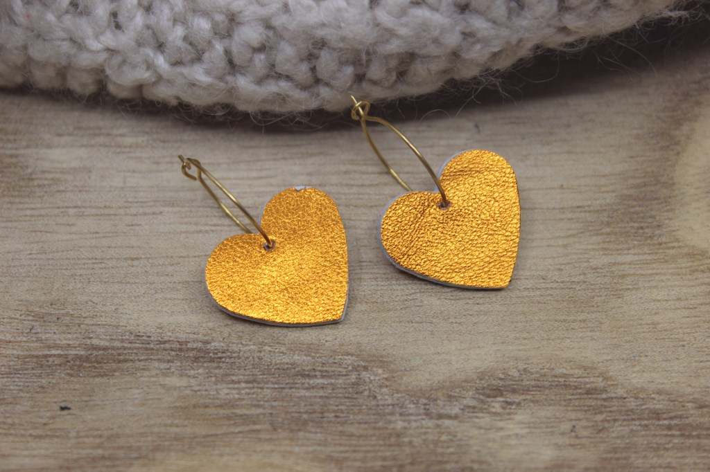 créoles, boucles d'oreilles, bijoux, cuir, créatrice, made in france, fait main, idée cadeau, boutique de créateurs, boutique nantaise, nantes, kapsule éphémère