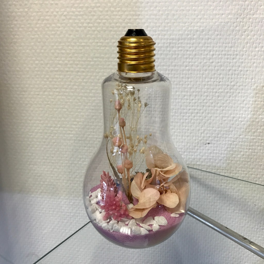 ampoule végétale, fleurs séchées, fleurs stabilisées, décoration, idée cadeau, noël, créatrice, fait main, fabrication française, local