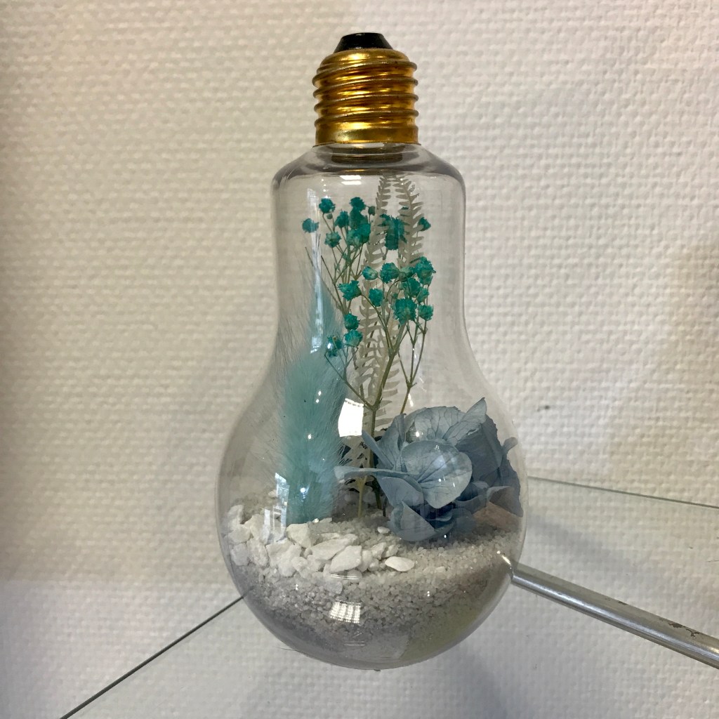 ampoule végétale, fleurs séchées, fleurs stabilisées, décoration, idée cadeau, noël, créatrice, fait main, fabrication française, local