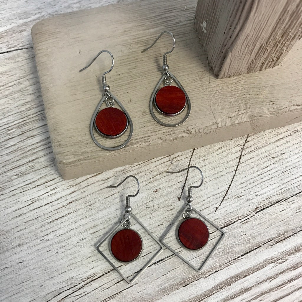 boucles d'oreilles, bijoux, bois, acier inoxydable, fait main, recyclage, créatrice, fabrication locale, idée cadeau, made in France