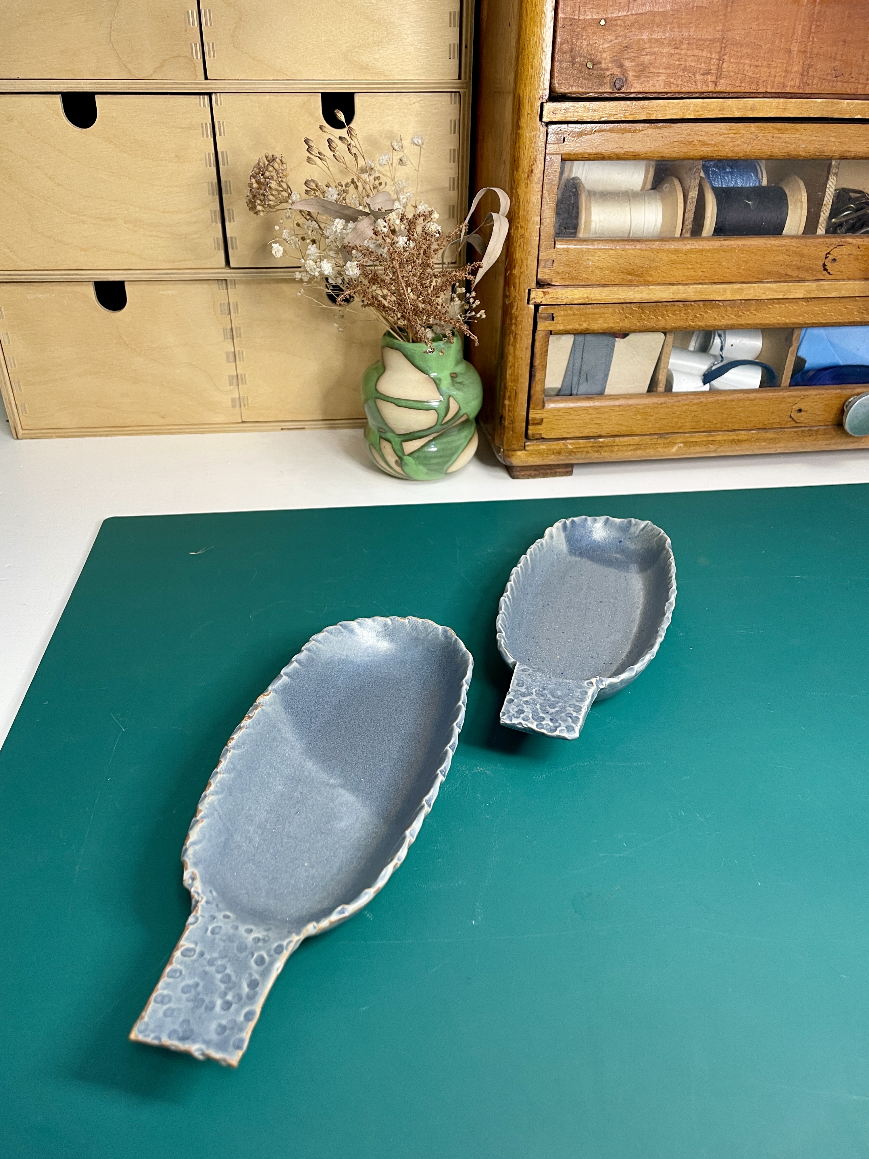 mug, tasse, assiette, vaisselle, céramique, grès, poterie, modèle unique, fait main, idée cadeau, cadeau de noël, création française, boutique nantaise, boutique de créateurs, nantes, kapsule éphémère