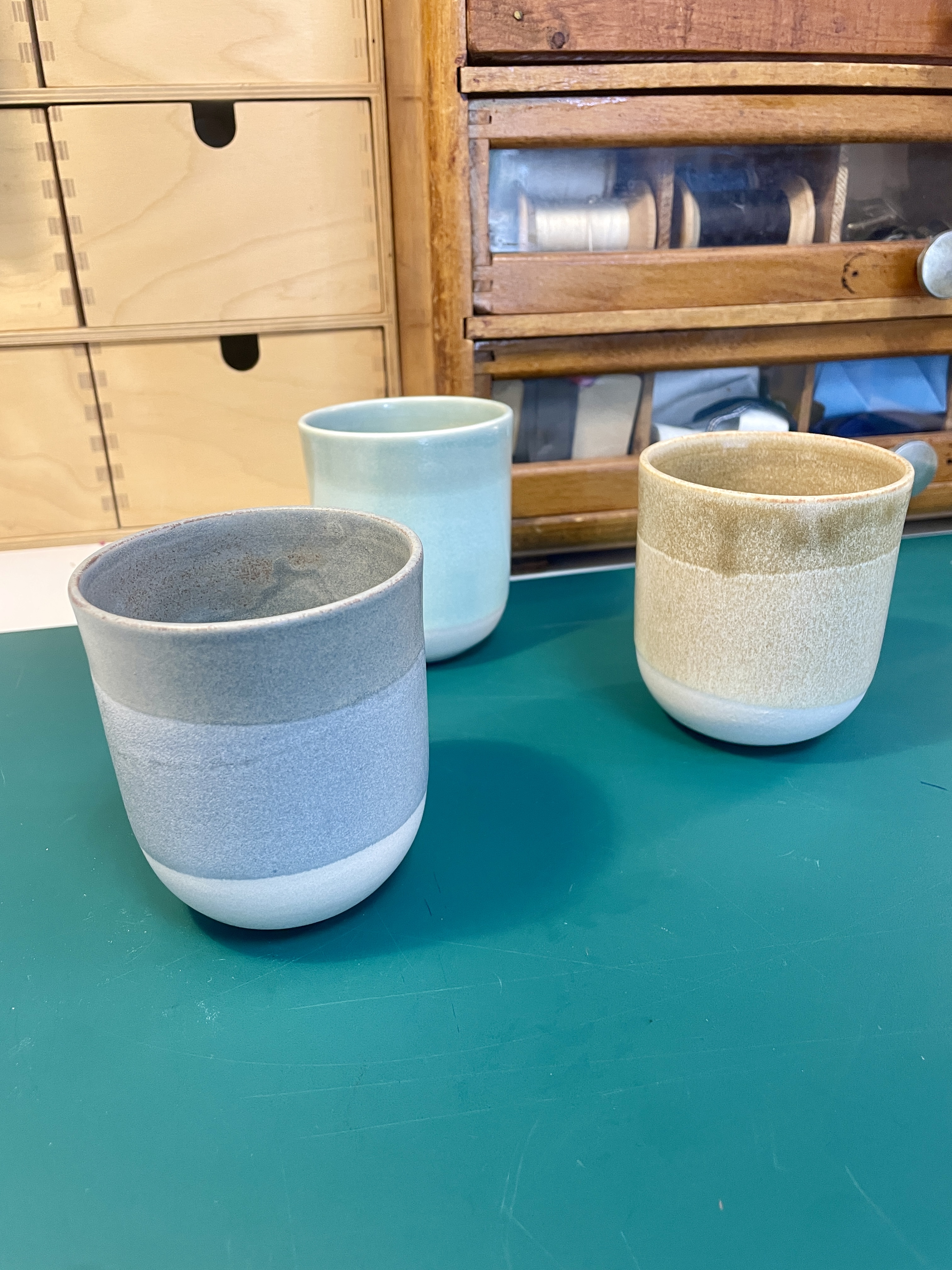 mug, tasse, assiette, vaisselle, céramique, grès, poterie, modèle unique, fait main, idée cadeau, cadeau de noël, création française, boutique nantaise, boutique de créateurs, nantes, kapsule éphémère