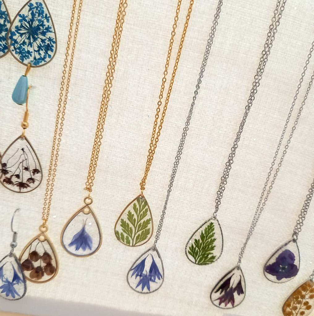 colliers, bijoux, acier inoxydable, argent 925, fleurs séchées, naturel, fait main, local, fabrication française, idée cadeau