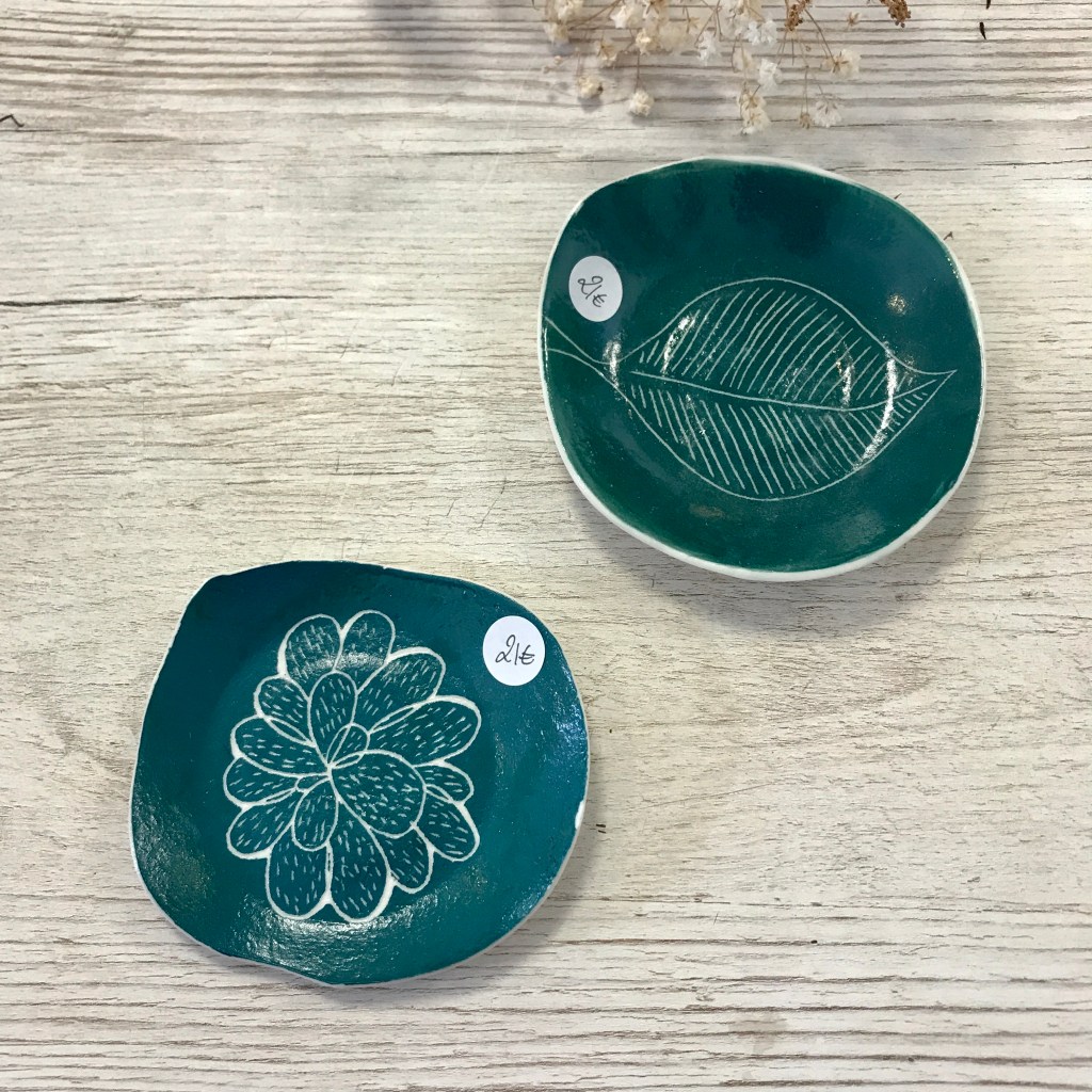 assiette, céramique, porcelaine, peint à la main, fait main, créatrice, potière, fabrication locale, made in france, idée cadeau, coupelle