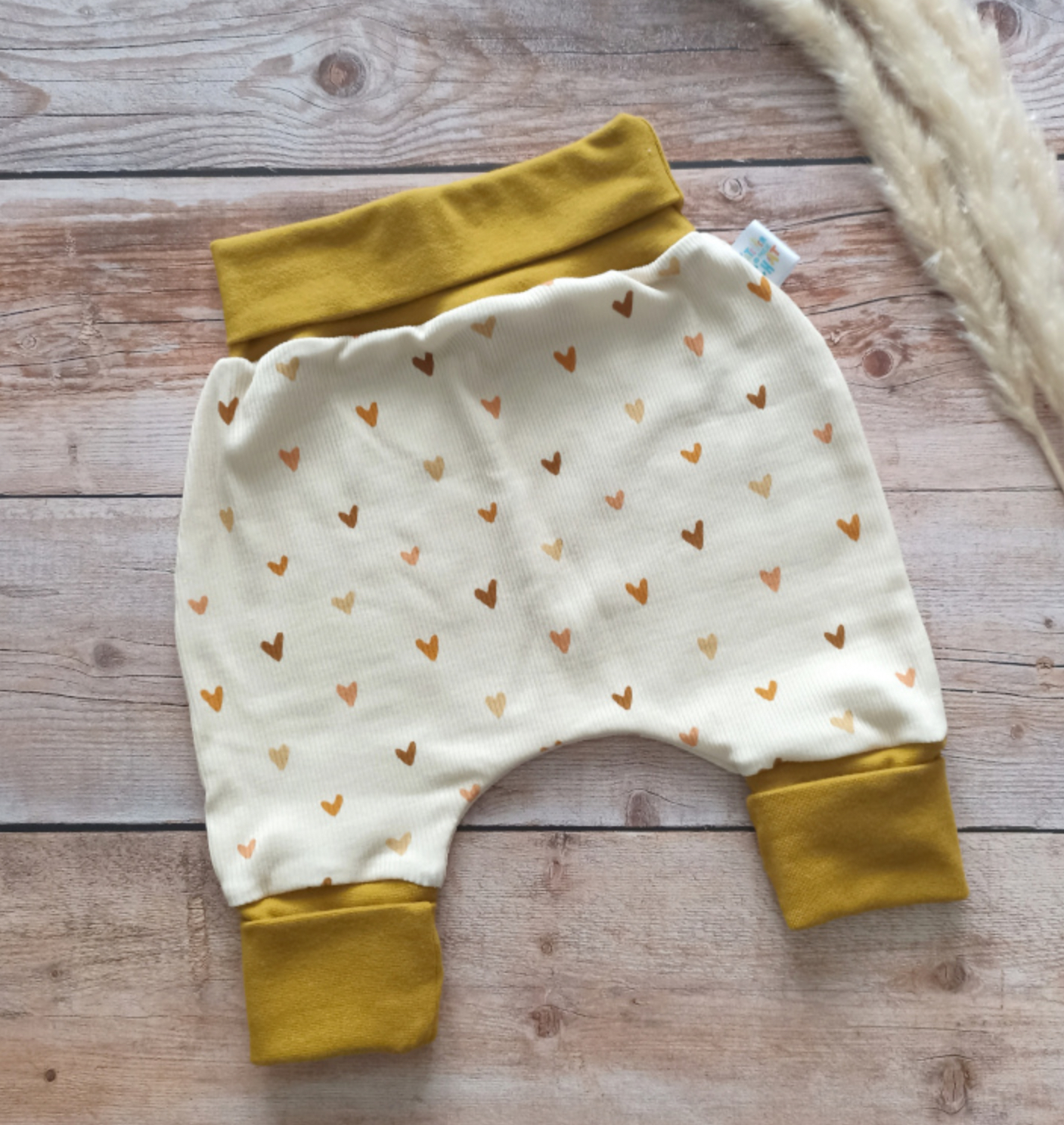 serviette élastique, bavoir, sarouel évolutif, vêtement enfant, cadeau de naissance, idée cadeau, créatrice française, fabrication locale, fait main, boutique de créateurs, boutique nantaise, kapsule éphémère