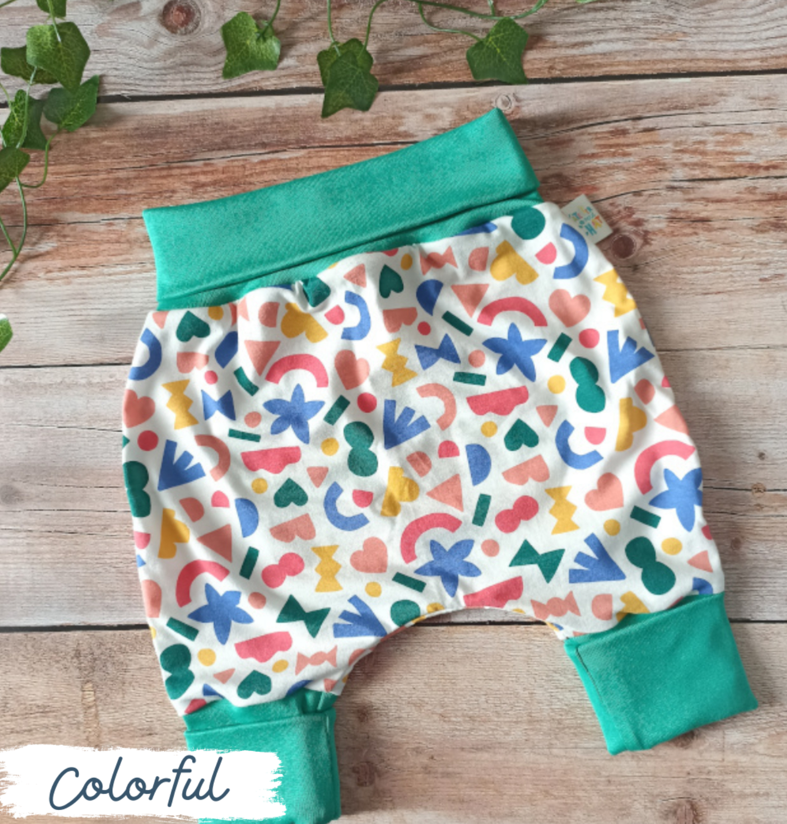 serviette élastique, bavoir, sarouel évolutif, vêtement enfant, cadeau de naissance, idée cadeau, créatrice française, fabrication locale, fait main, boutique de créateurs, boutique nantaise, kapsule éphémère