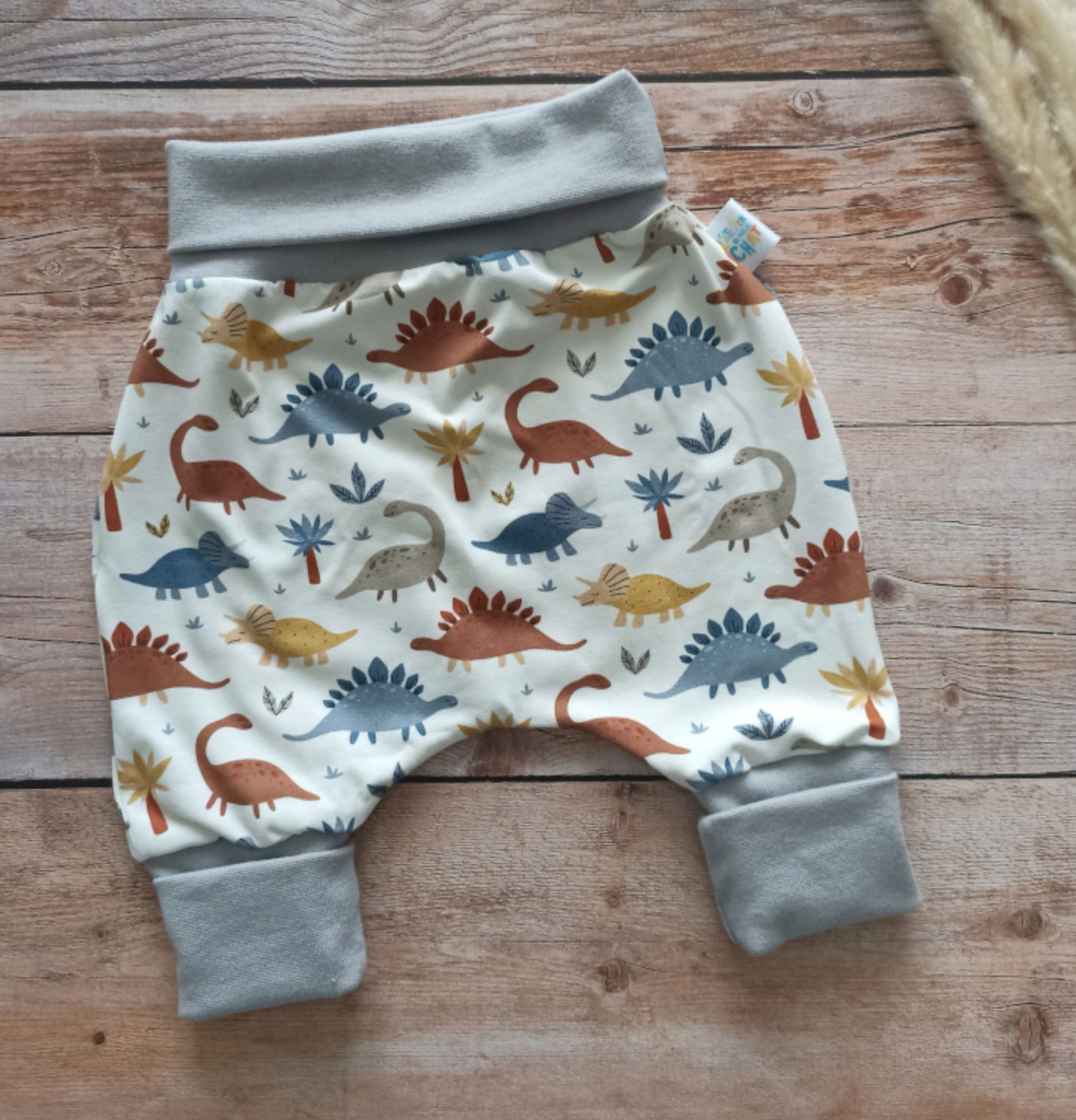 serviette élastique, bavoir, sarouel évolutif, vêtement enfant, cadeau de naissance, idée cadeau, créatrice française, fabrication locale, fait main, boutique de créateurs, boutique nantaise, kapsule éphémère