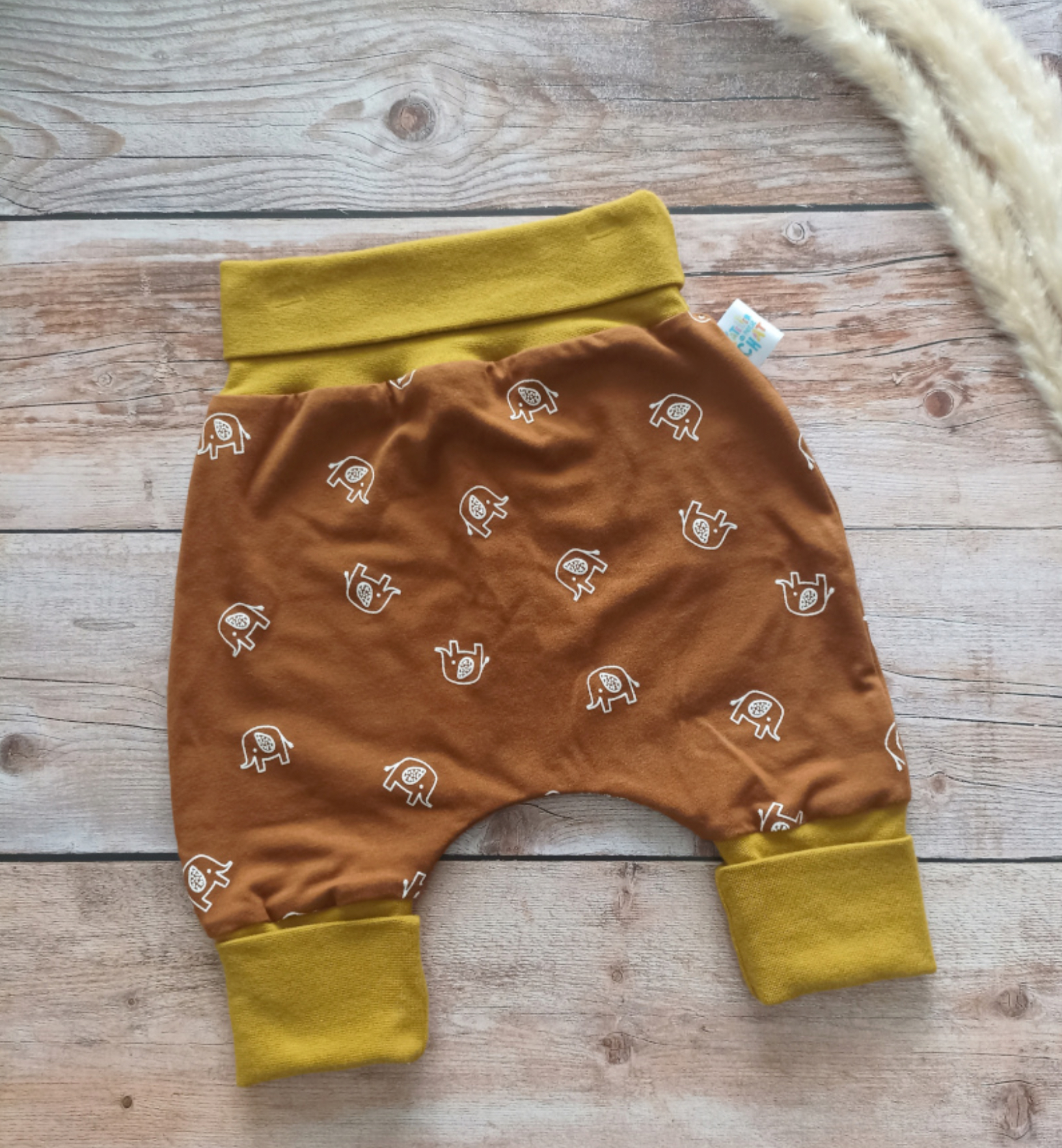 serviette élastique, bavoir, sarouel évolutif, vêtement enfant, cadeau de naissance, idée cadeau, créatrice française, fabrication locale, fait main, boutique de créateurs, boutique nantaise, kapsule éphémère