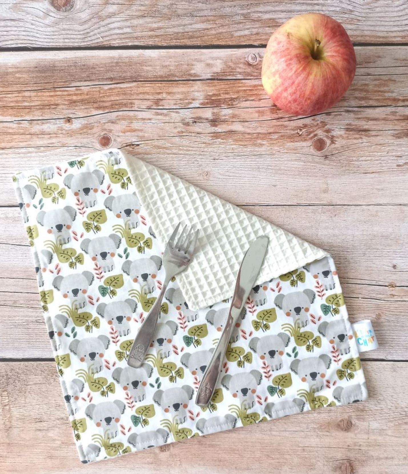 serviette élastique, bavoir, sarouel évolutif, vêtement enfant, cadeau de naissance, idée cadeau, créatrice française, fabrication locale, fait main, boutique de créateurs, boutique nantaise, kapsule éphémère