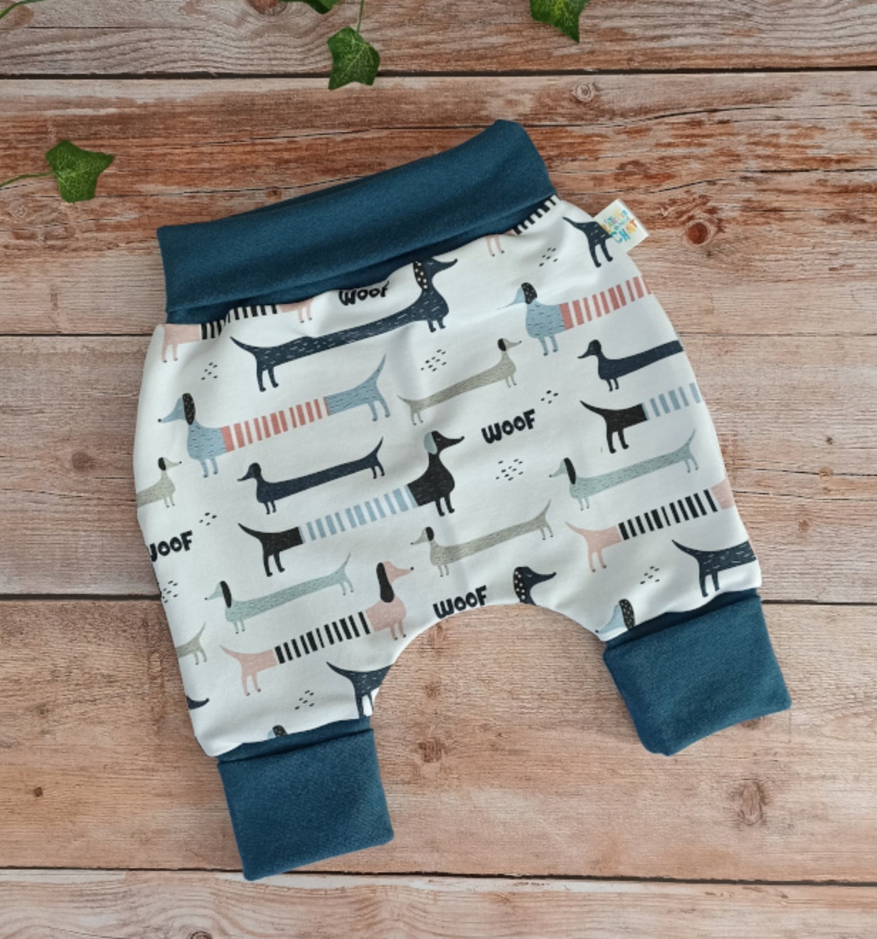 serviette élastique, bavoir, sarouel évolutif, vêtement enfant, cadeau de naissance, idée cadeau, créatrice française, fabrication locale, fait main, boutique de créateurs, boutique nantaise, kapsule éphémère