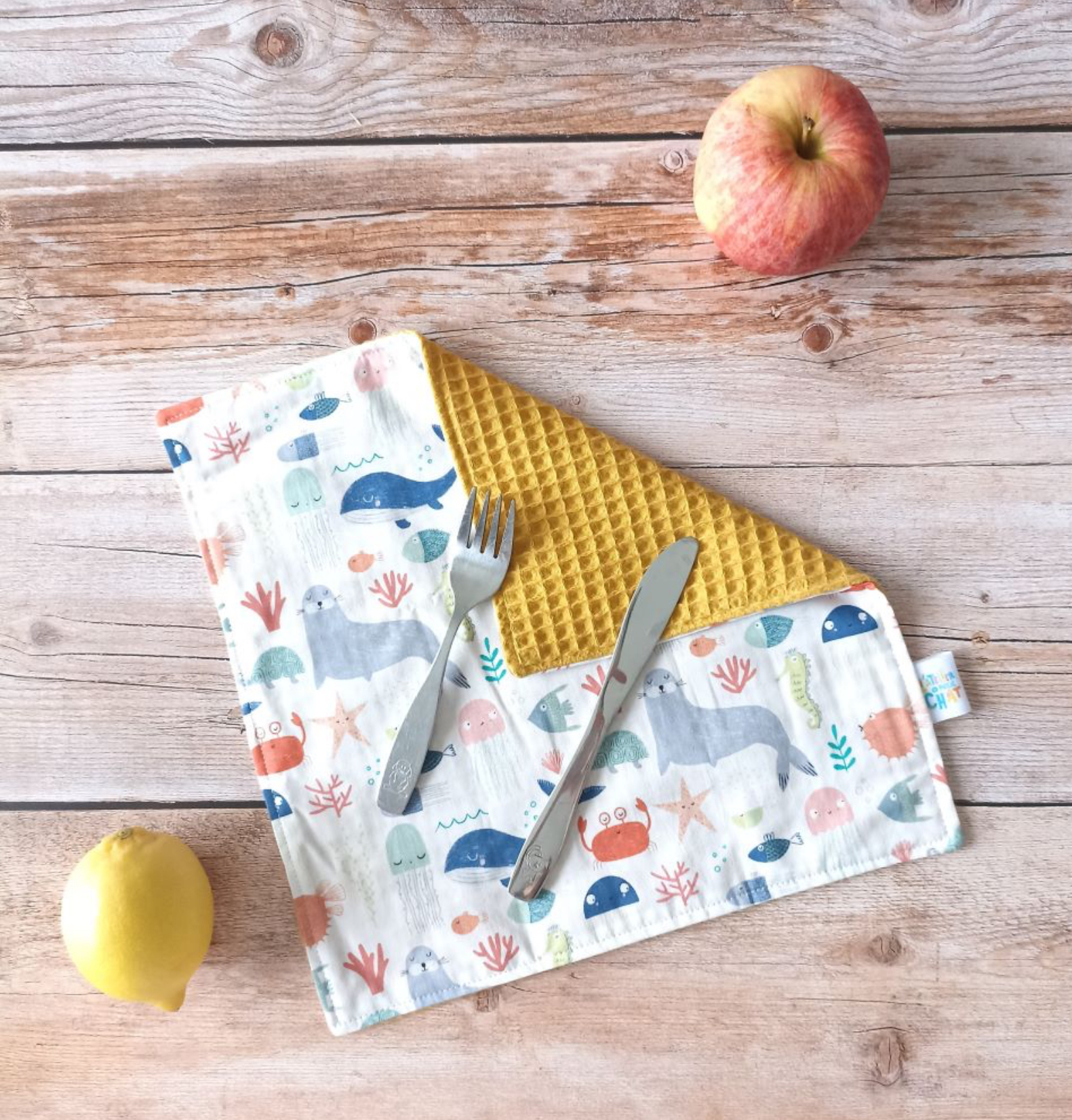 serviette élastique, bavoir, sarouel évolutif, vêtement enfant, cadeau de naissance, idée cadeau, créatrice française, fabrication locale, fait main, boutique de créateurs, boutique nantaise, kapsule éphémère