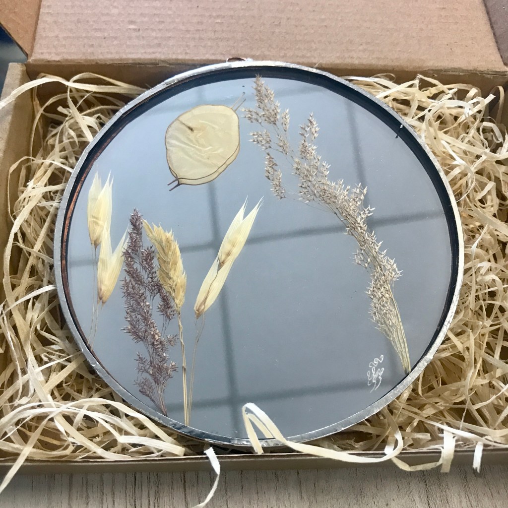 miroir, artisanat, verrier, fleurs séchées, fait main, modèle unique, idée cadeau, fête des mères, créatrice, made in france, fabrication locale, création française