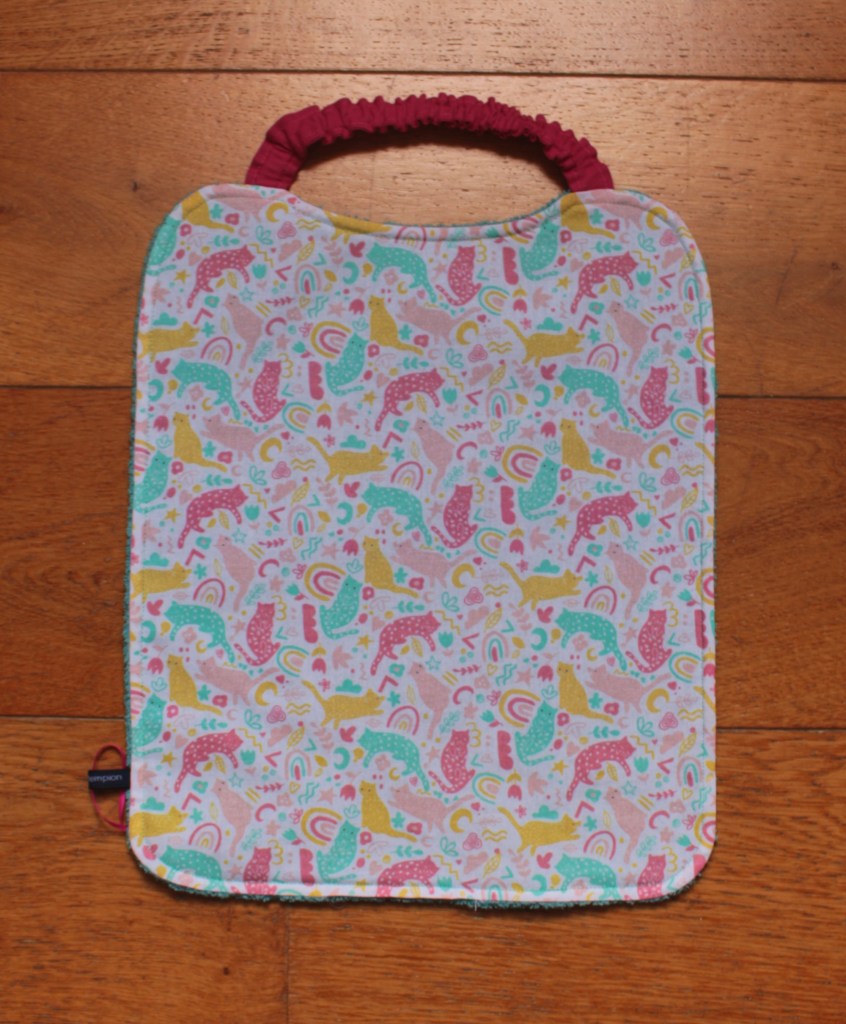  enfant , créatrice, fait main, idée cadeau, made in france, fabrication locale, bavoir, cantine