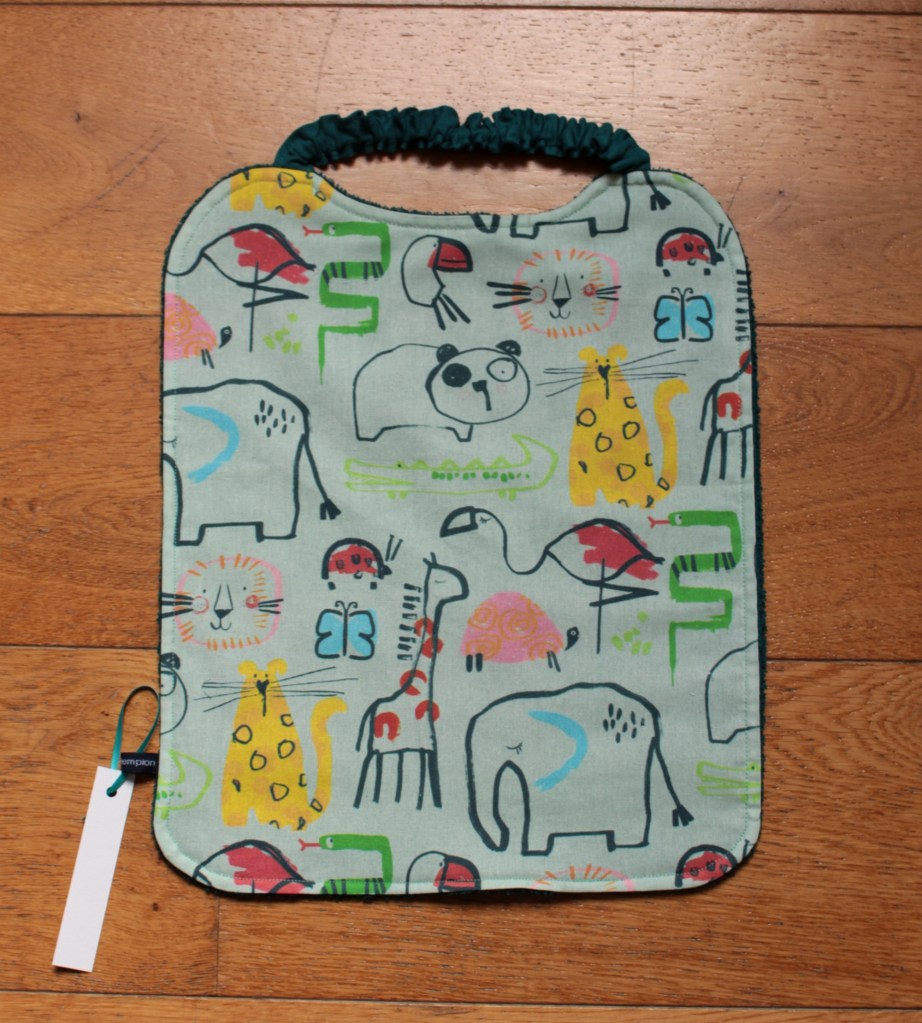  enfant , créatrice, fait main, idée cadeau, made in france, fabrication locale, bavoir, cantine