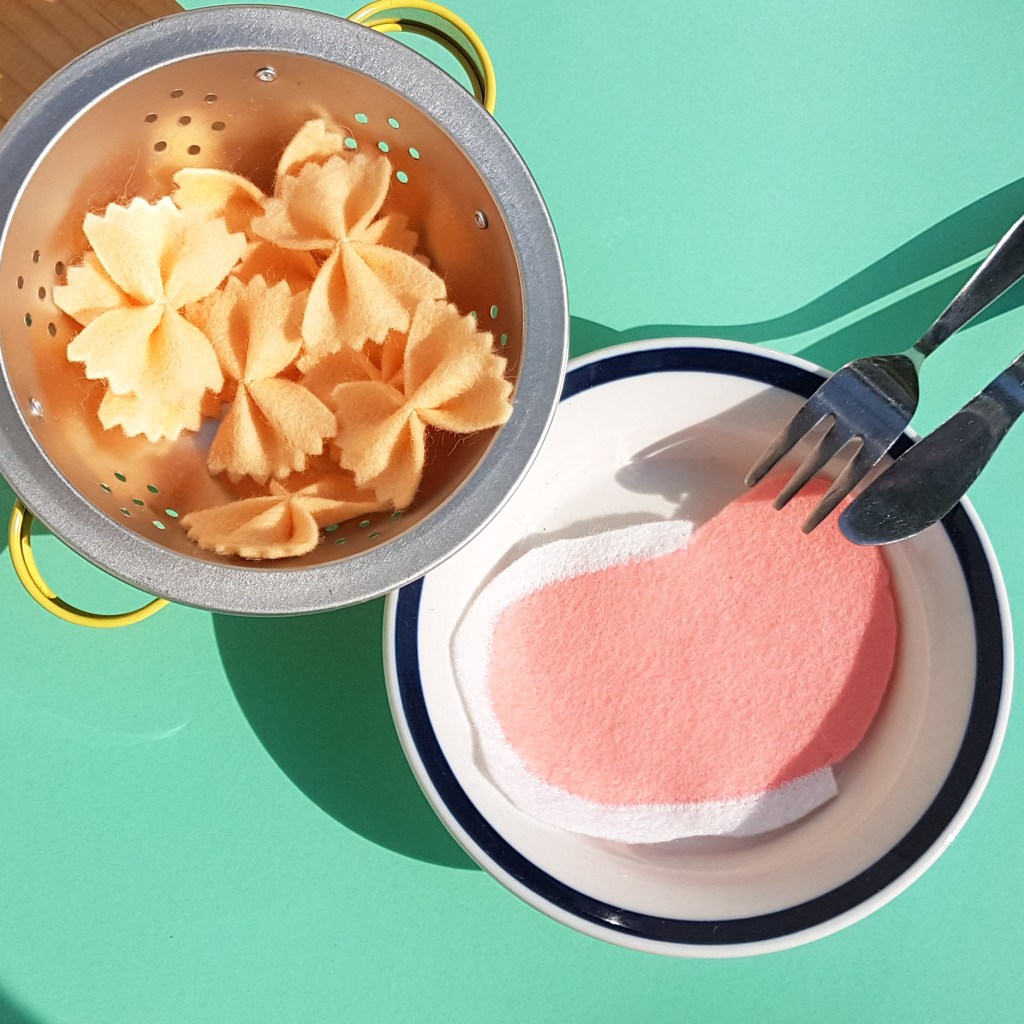 jouet, jeux enfants, feutrine de laine, dinette, fait main, idée cadeau, cadeau de noël, créatrice française, made in france, fabrication locale.