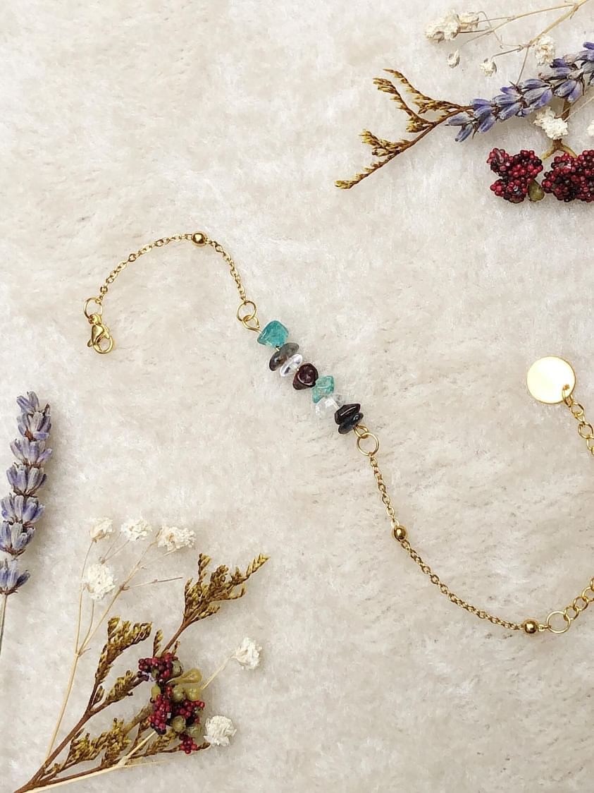 bracelet, bijoux, collier, boucles d'oreilles, chaine de main, bodychain, pierres naturelles, lithothérapie, fait main, idée cadeau, créatrice française, made in france, boutique de créateurs, boutique nantaise, nantes, kapsule ephémère