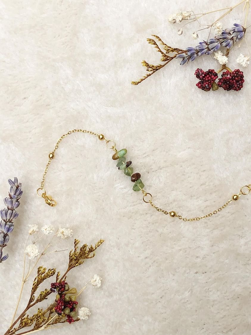 bracelet, bijoux, collier, boucles d'oreilles, chaine de main, bodychain, pierres naturelles, lithothérapie, fait main, idée cadeau, créatrice française, made in france, boutique de créateurs, boutique nantaise, nantes, kapsule ephémère
