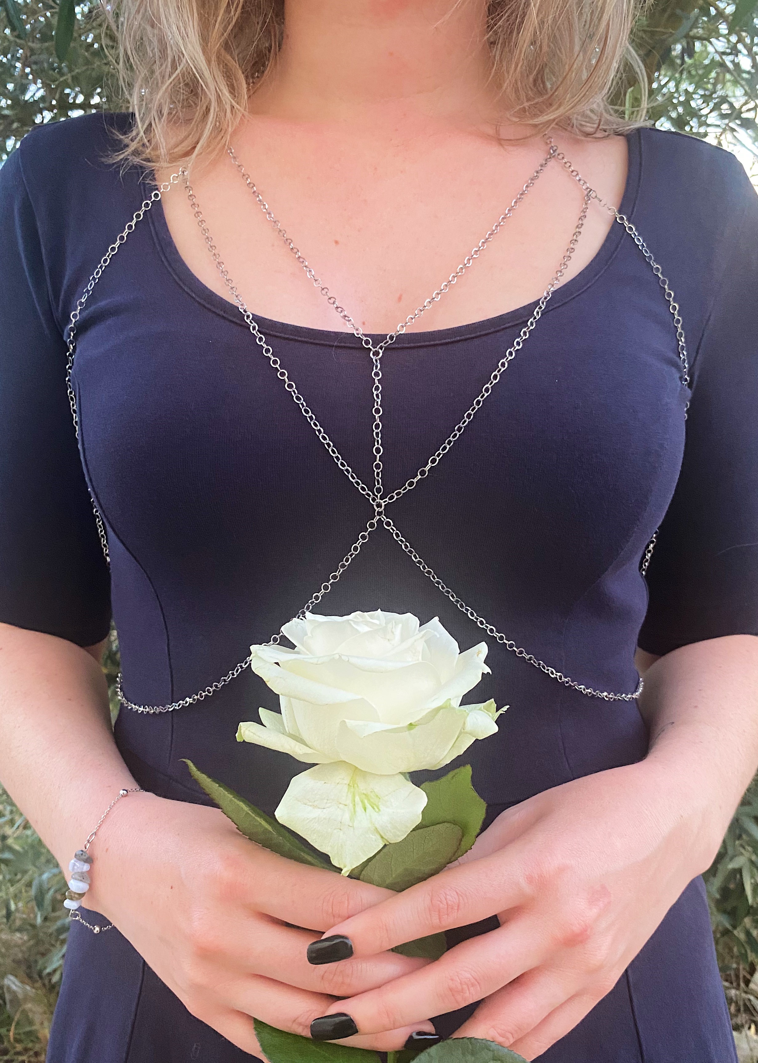 bracelet, bijoux, collier, boucles d'oreilles, chaine de main, bodychain, pierres naturelles, lithothérapie, fait main, idée cadeau, créatrice française, made in france, boutique de créateurs, boutique nantaise, nantes, kapsule ephémère