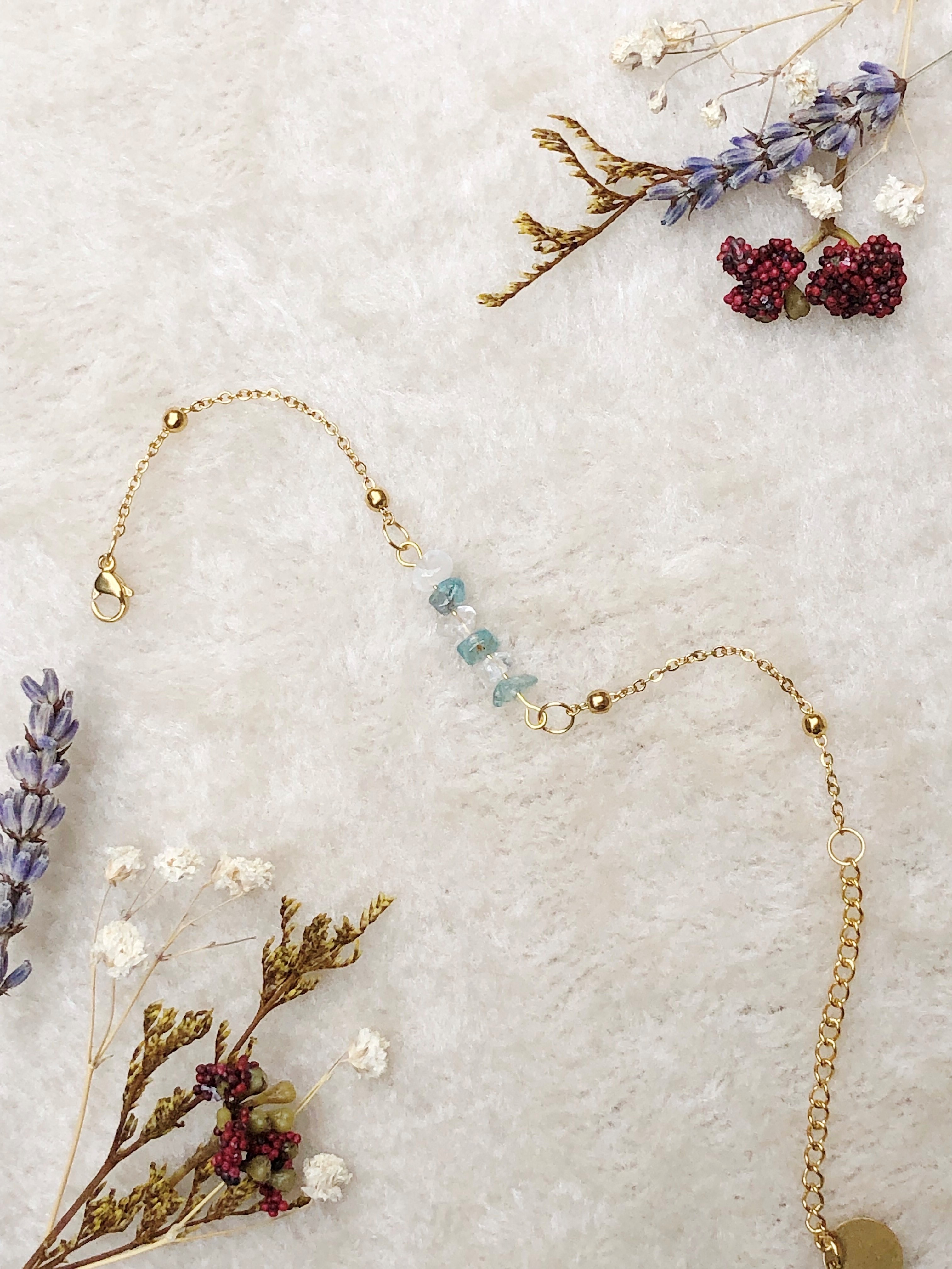 bracelet, bijoux, collier, boucles d'oreilles, chaine de main, bodychain, pierres naturelles, lithothérapie, fait main, idée cadeau, créatrice française, made in france, boutique de créateurs, boutique nantaise, nantes, kapsule ephémère