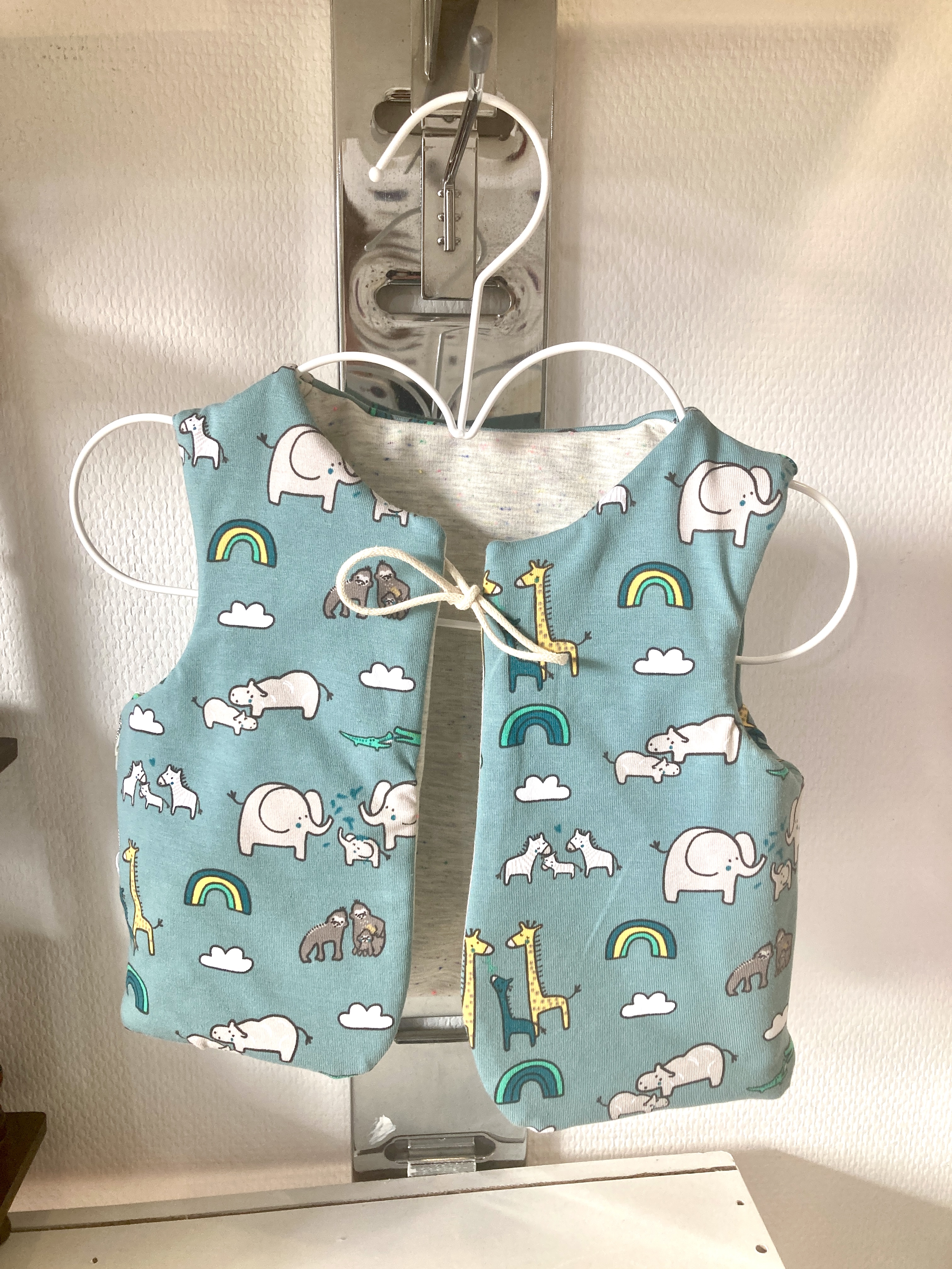 sarouel évolutif, vêtement enfant, idée cadeau, cadeau de naissance, fait main, modèle unique, bavoirs, création française, made in france, boutique de créateurs, boutique nantaise, kapsule éphémère