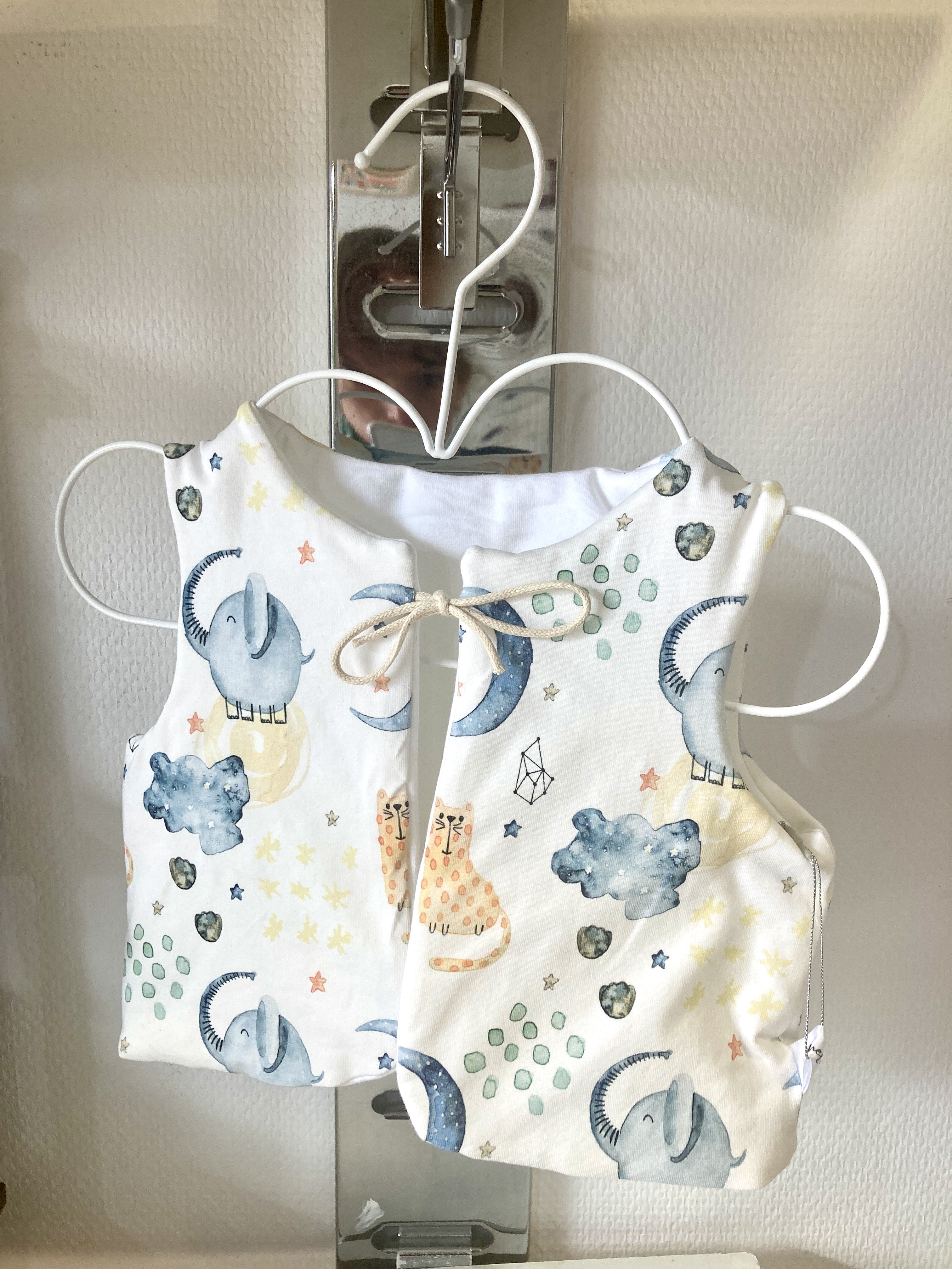 sarouel évolutif, vêtement enfant, idée cadeau, cadeau de naissance, fait main, modèle unique, bavoirs, création française, made in france, boutique de créateurs, boutique nantaise, kapsule éphémère