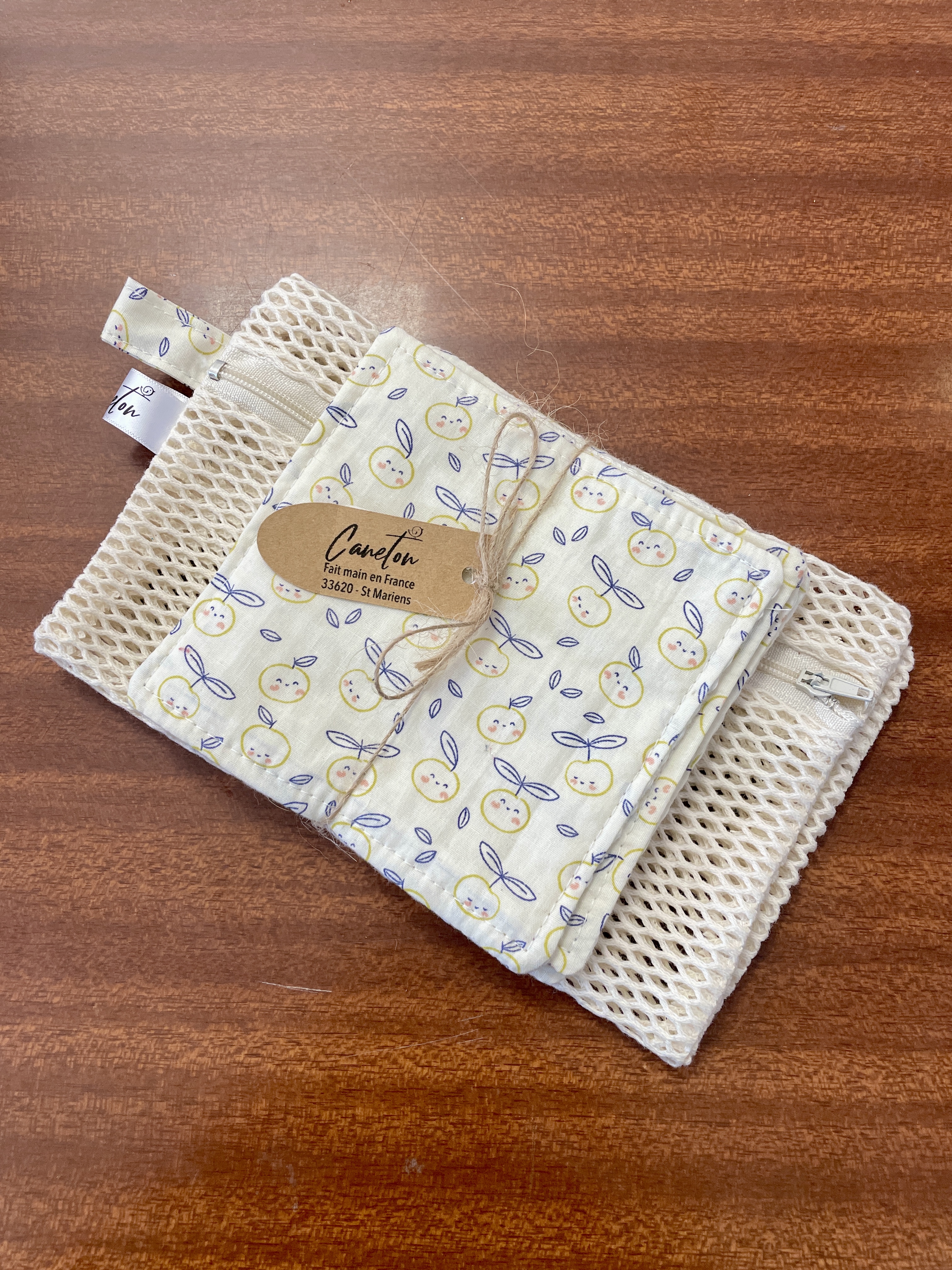 sarouel évolutif, vêtement enfant, idée cadeau, cadeau de naissance, fait main, modèle unique, bavoirs, création française, made in france, boutique de créateurs, boutique nantaise, kapsule éphémère