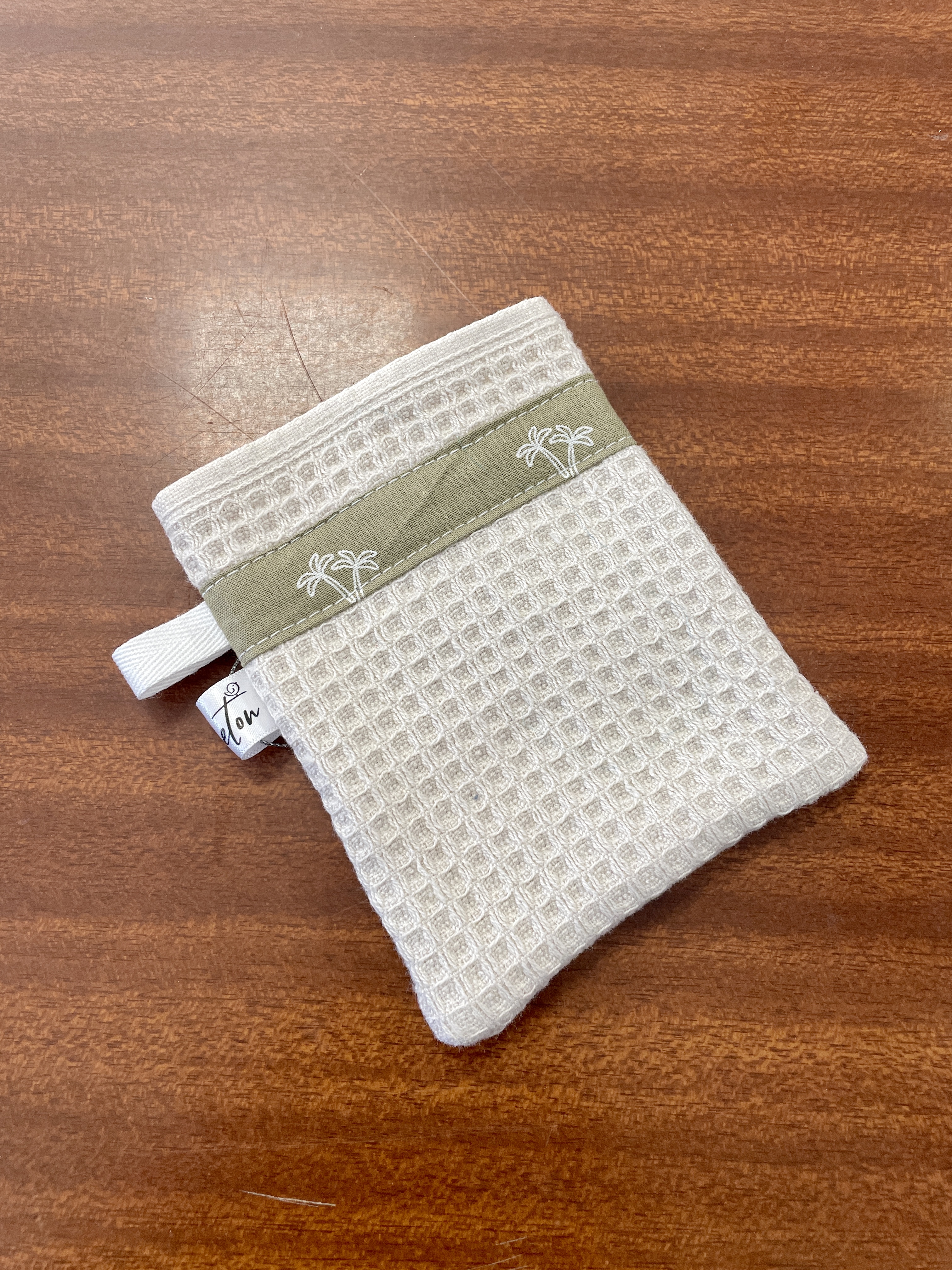 sarouel évolutif, vêtement enfant, idée cadeau, cadeau de naissance, fait main, modèle unique, bavoirs, création française, made in france, boutique de créateurs, boutique nantaise, kapsule éphémère