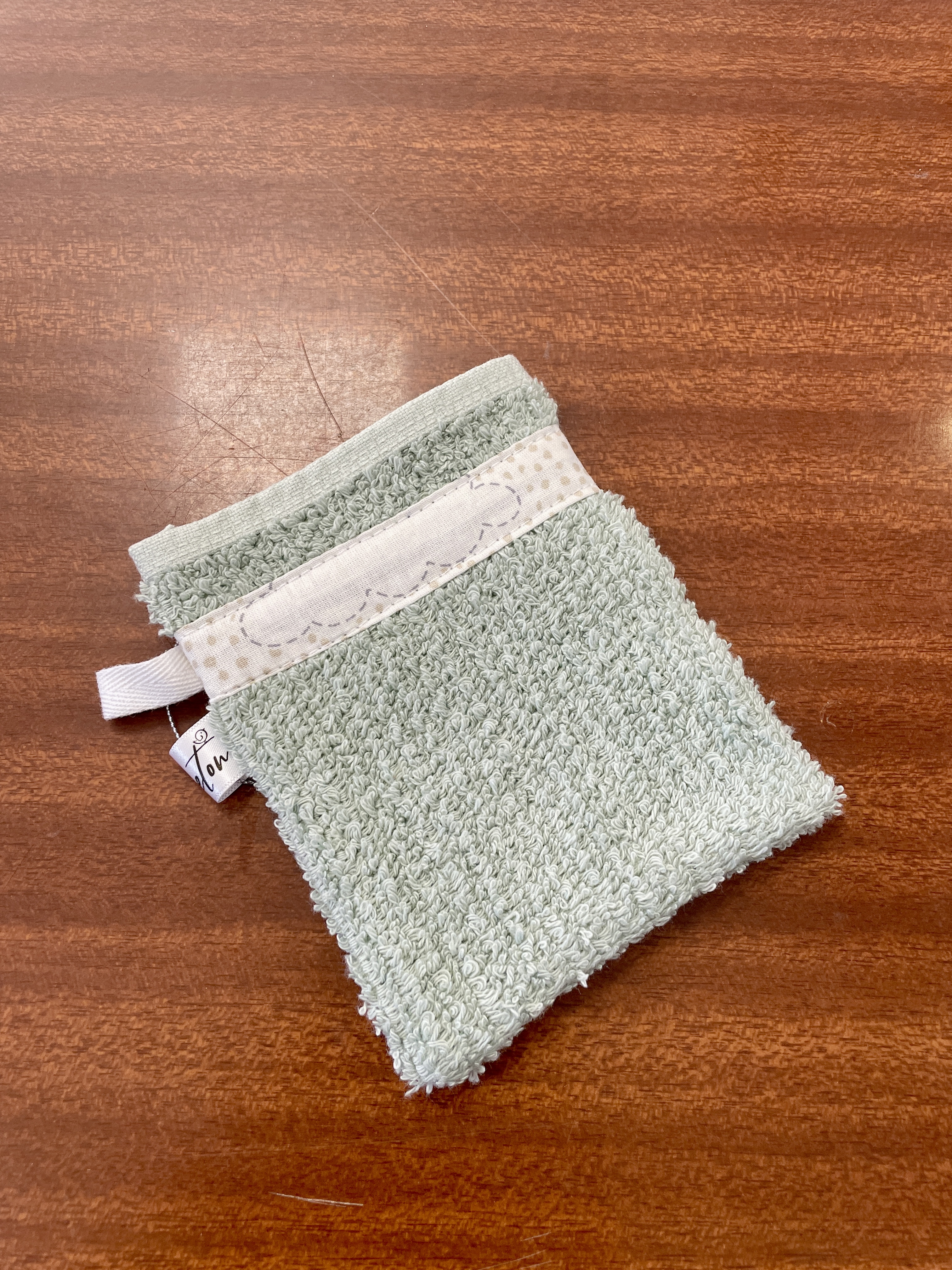 sarouel évolutif, vêtement enfant, idée cadeau, cadeau de naissance, fait main, modèle unique, bavoirs, création française, made in france, boutique de créateurs, boutique nantaise, kapsule éphémère