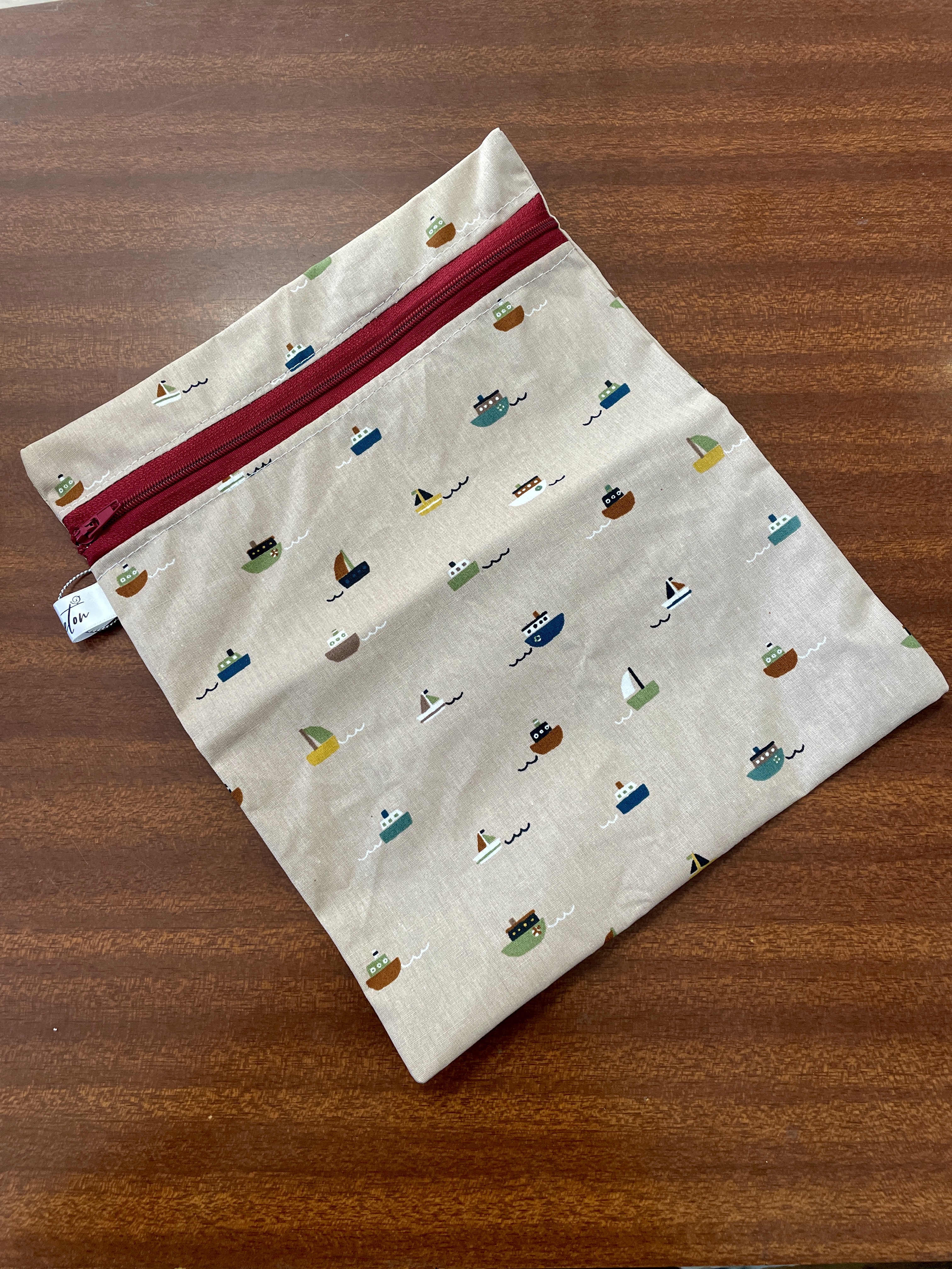 sarouel évolutif, vêtement enfant, idée cadeau, cadeau de naissance, fait main, modèle unique, bavoirs, création française, made in france, boutique de créateurs, boutique nantaise, kapsule éphémère